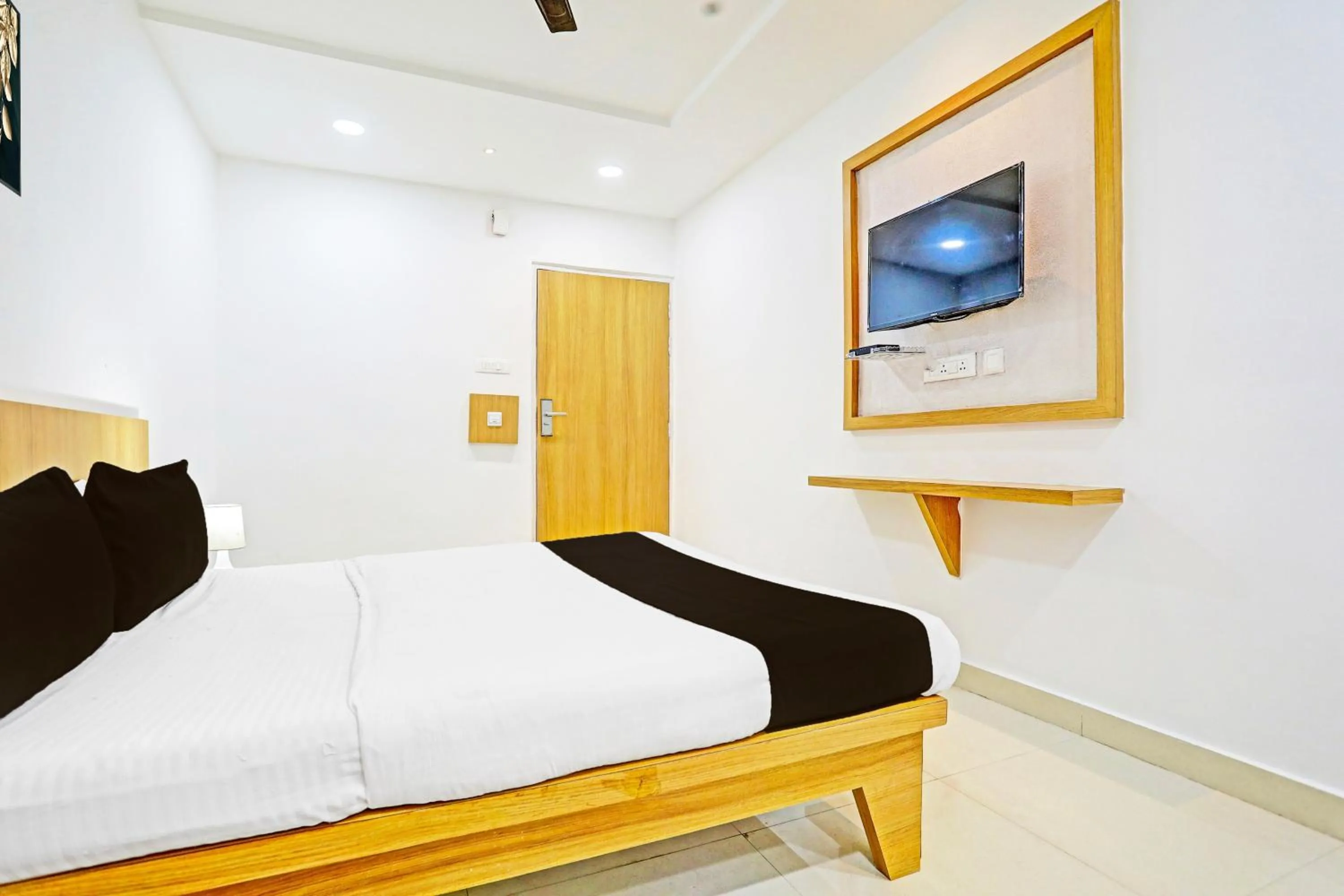 Bedroom, Bed in Super Hotel O Raipur