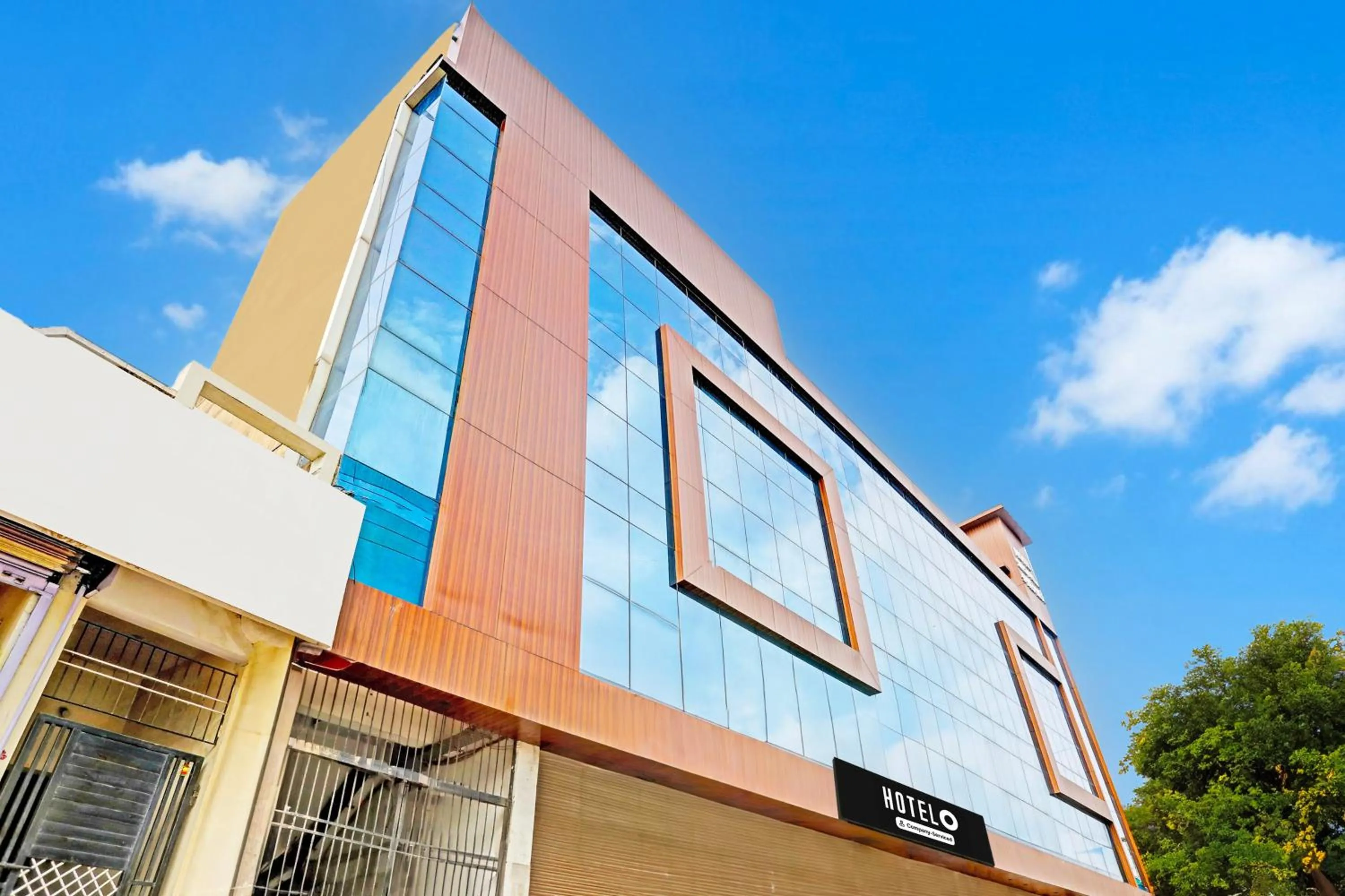 Facade/entrance in Super Hotel O Raipur