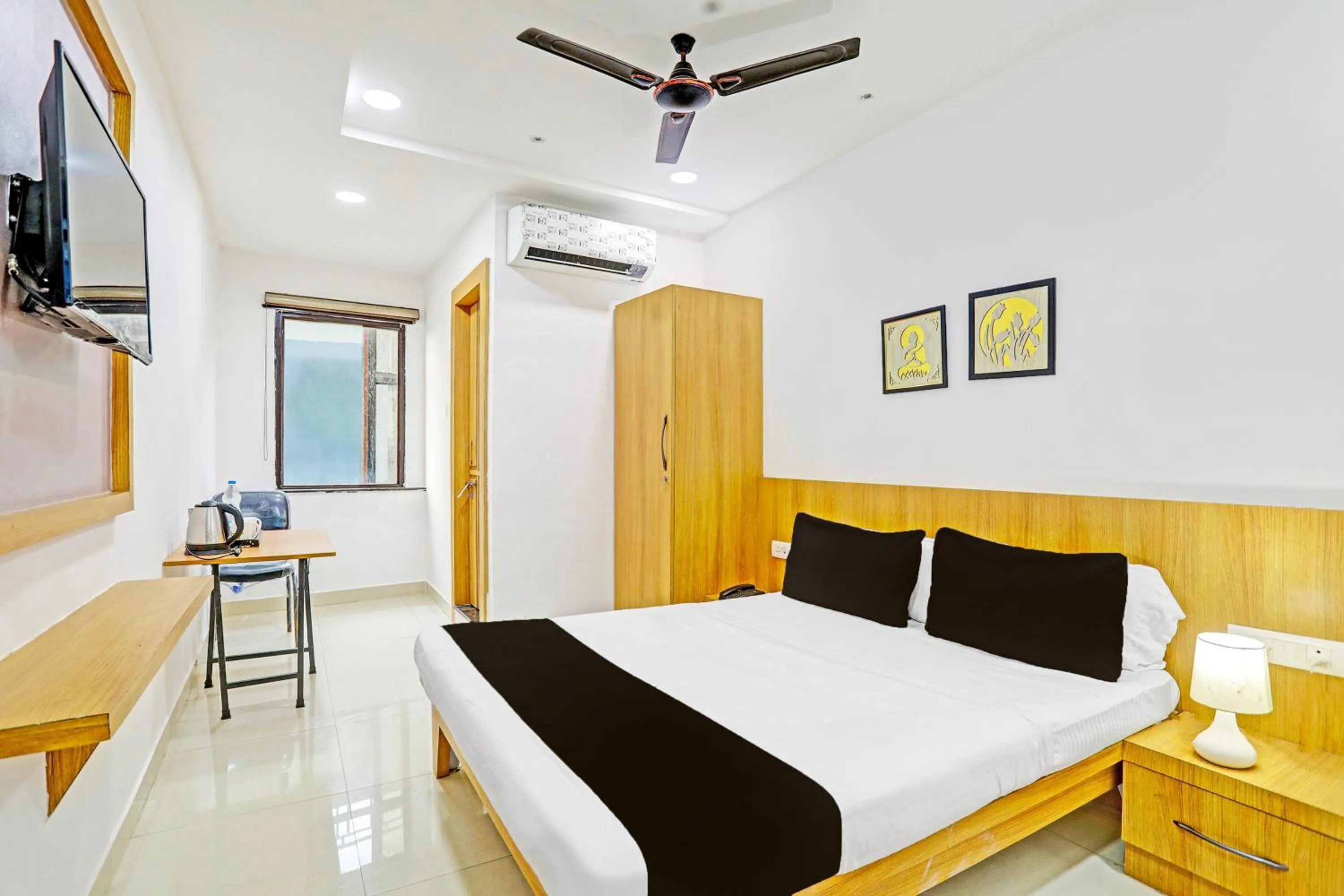 Bedroom, Bed in Super Hotel O Raipur