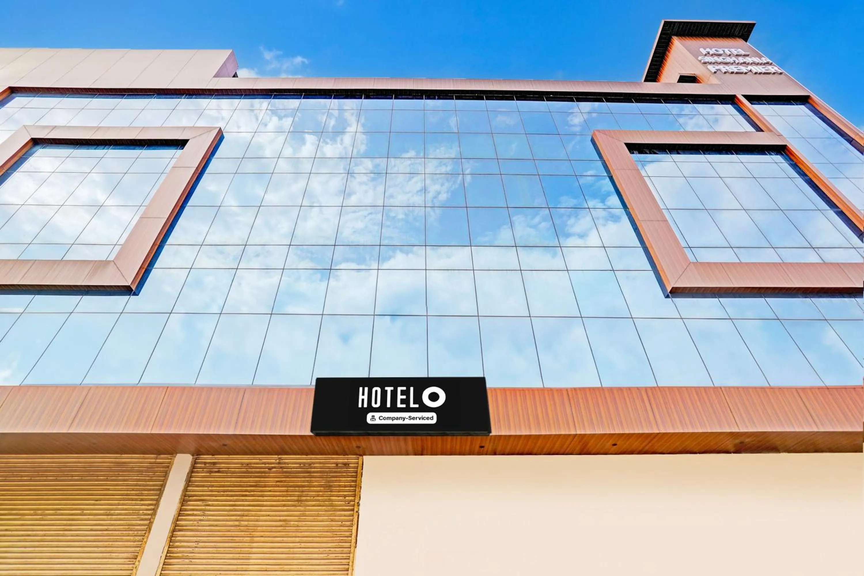 Facade/entrance in Super Hotel O Raipur