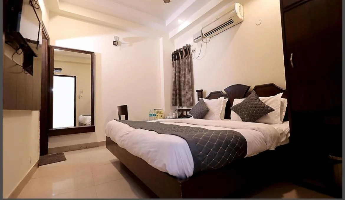 Photo of the whole room in Hotel Gaylord International - New Delhi