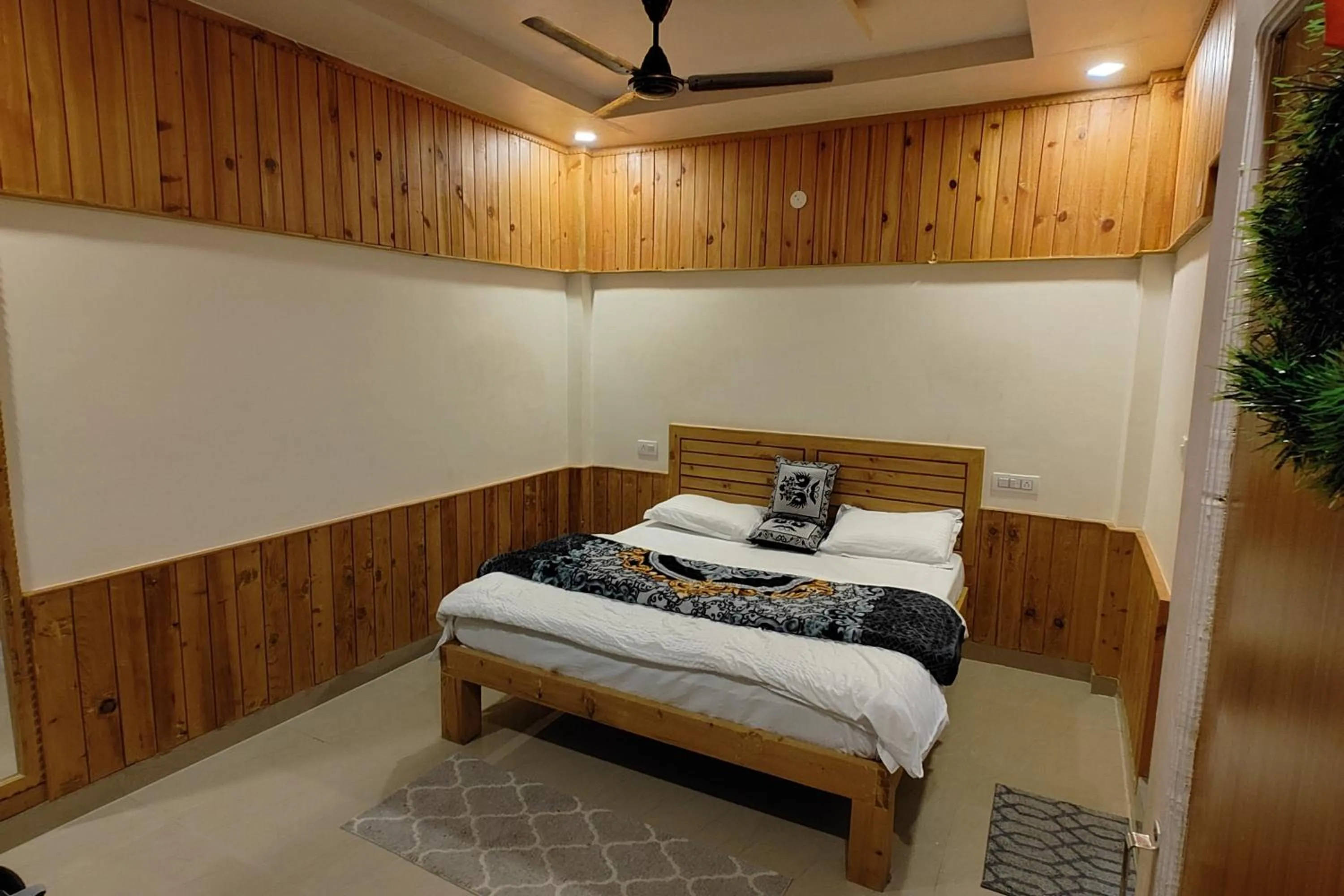 Bed in The Stream Kasol