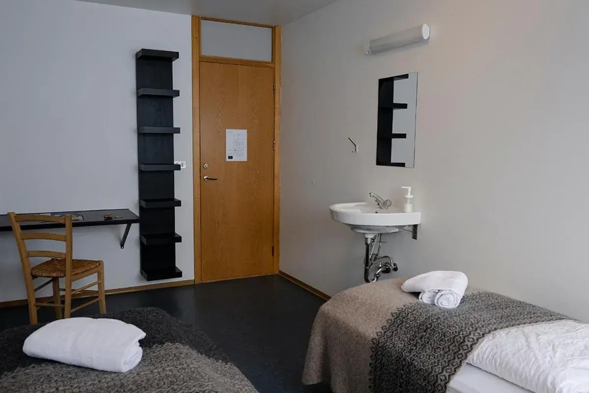 Standard Twin Room with Shared Bathroom in Hótel Hvítserkur Standard Twin Room with Shared Bathroom in Hótel Hvítserkur