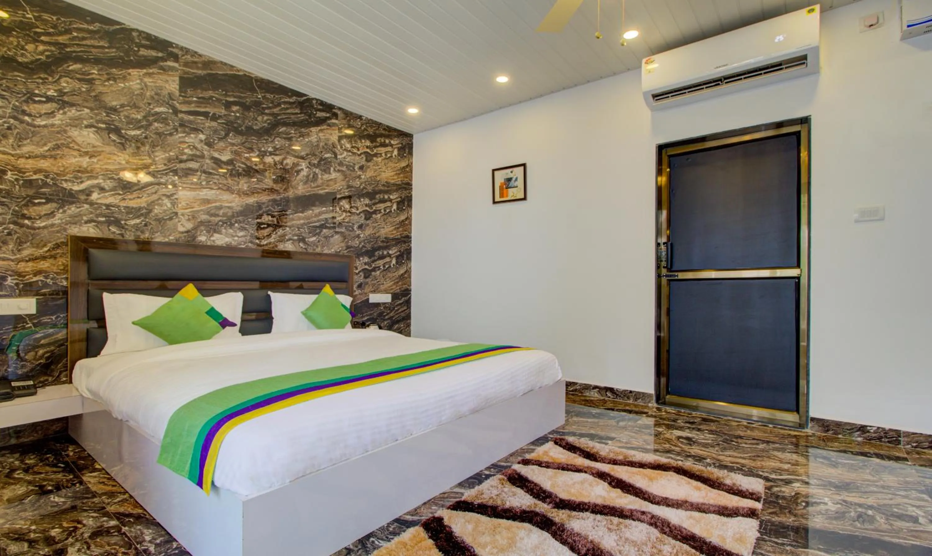 Bed in Treebo Code Red