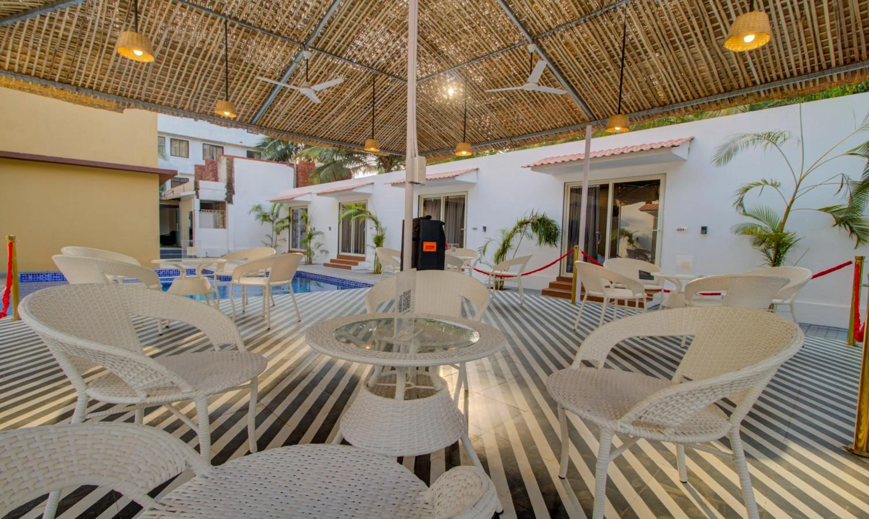 Restaurant/places to eat in Treebo Code Red