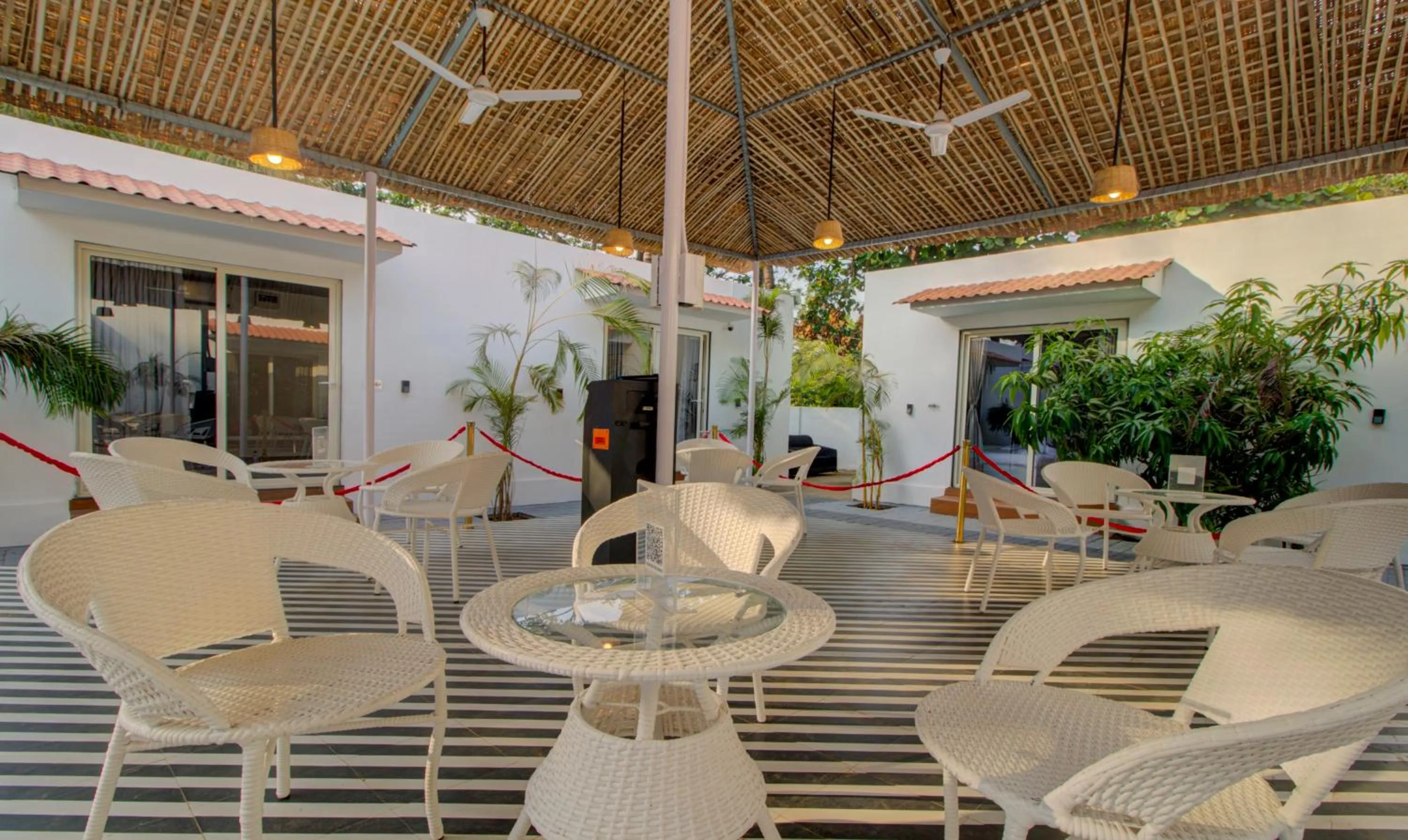 Restaurant/places to eat in Treebo Code Red