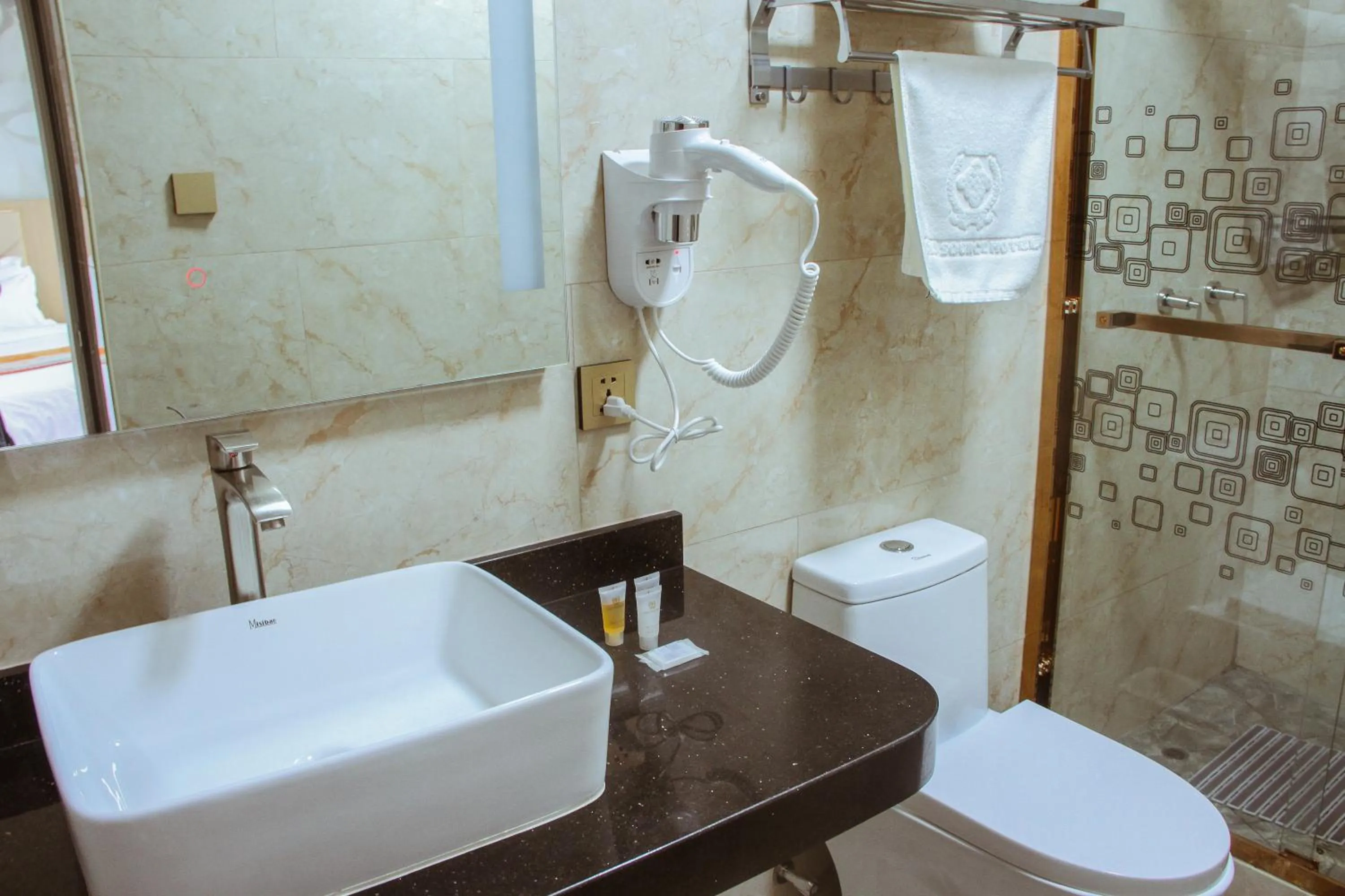 Shower in Gold Source Hotel