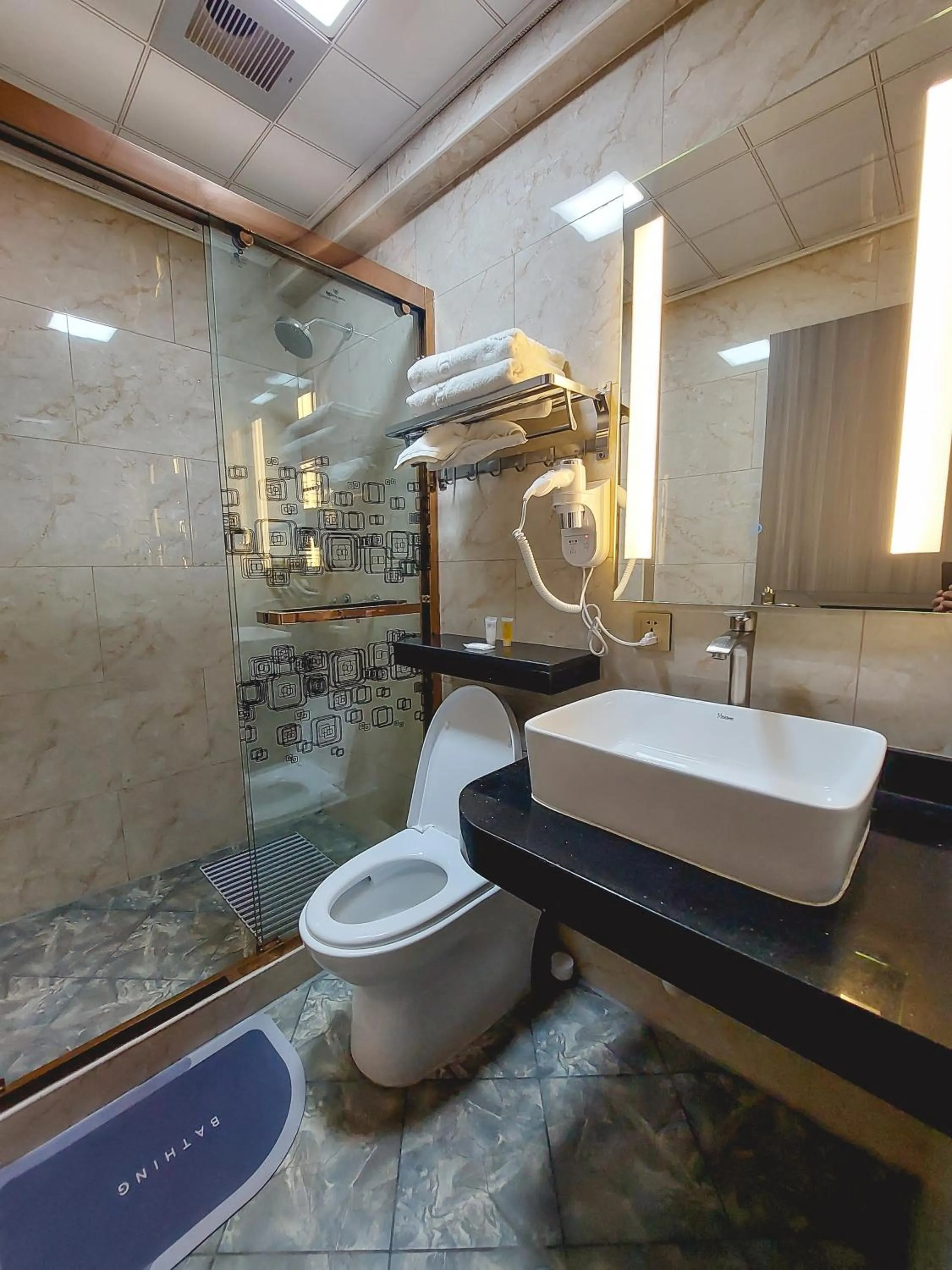 Shower in Gold Source Hotel