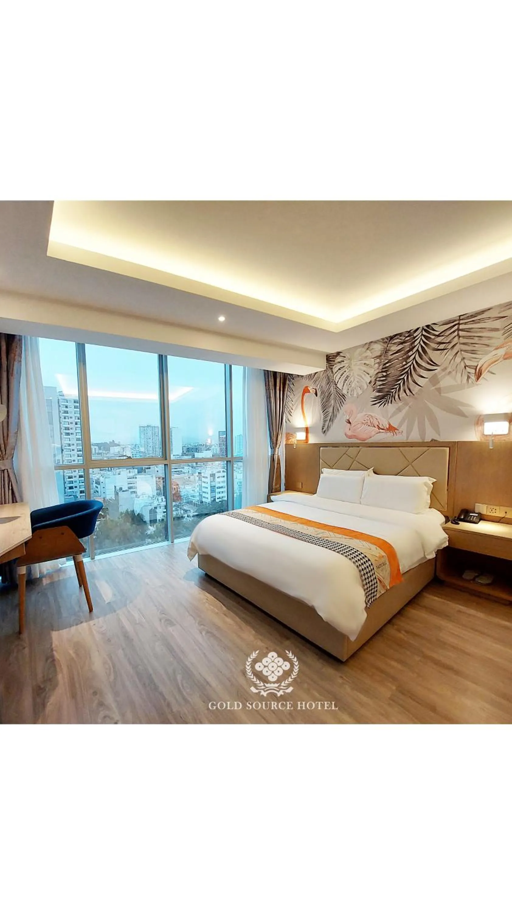 Photo of the whole room, Bed in Gold Source Hotel