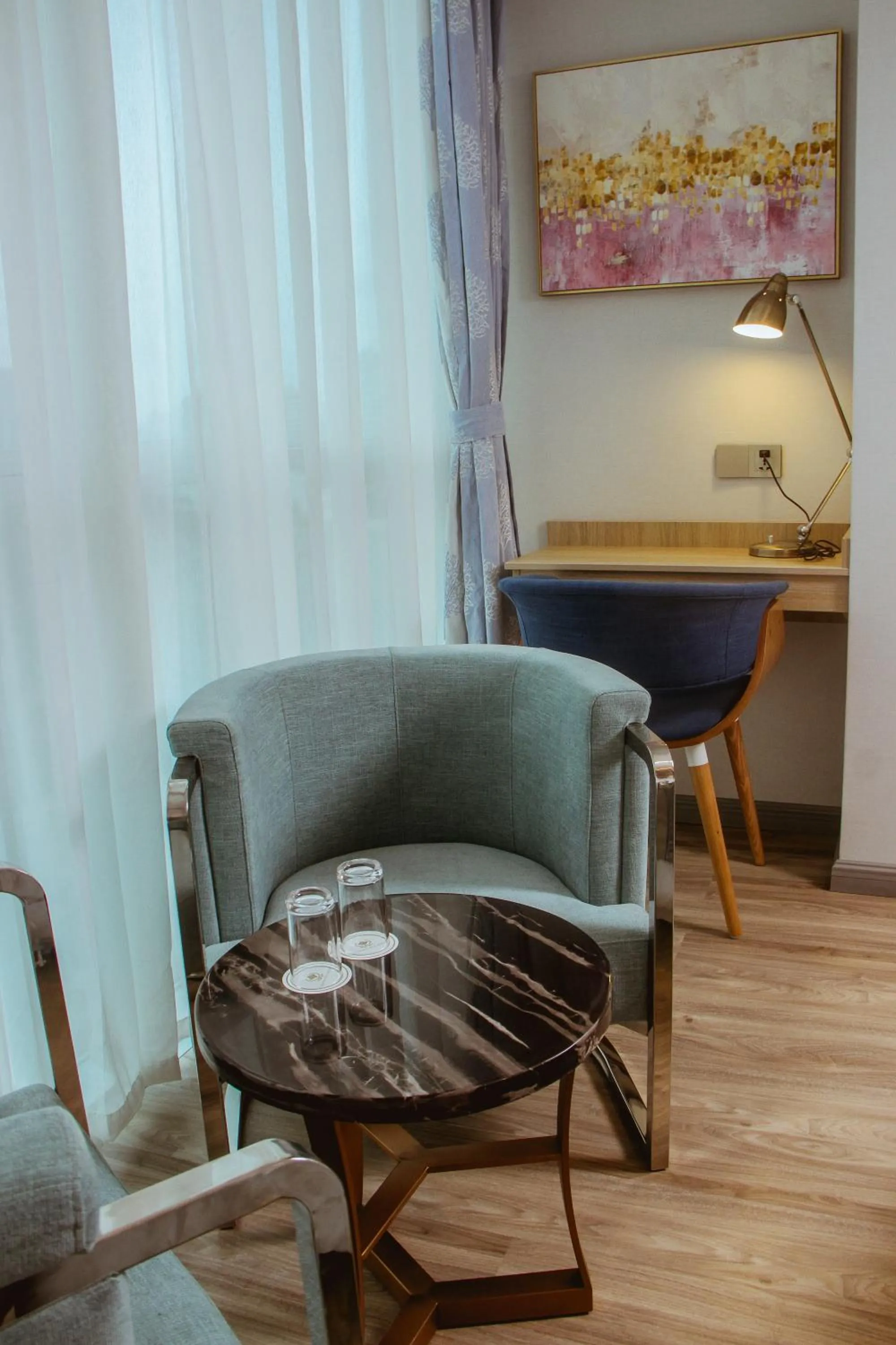 hair dresser in Gold Source Hotel