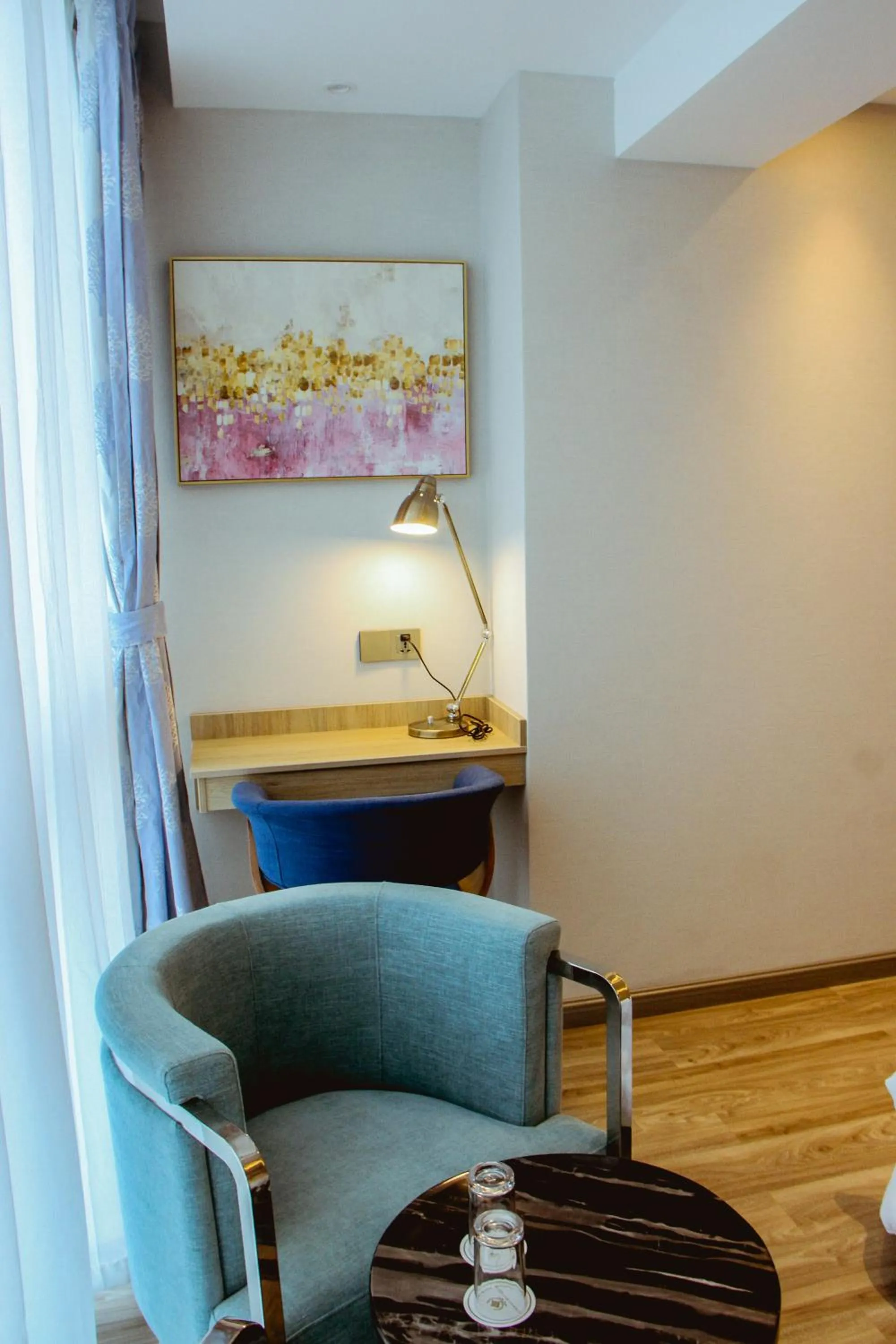 hair dresser in Gold Source Hotel