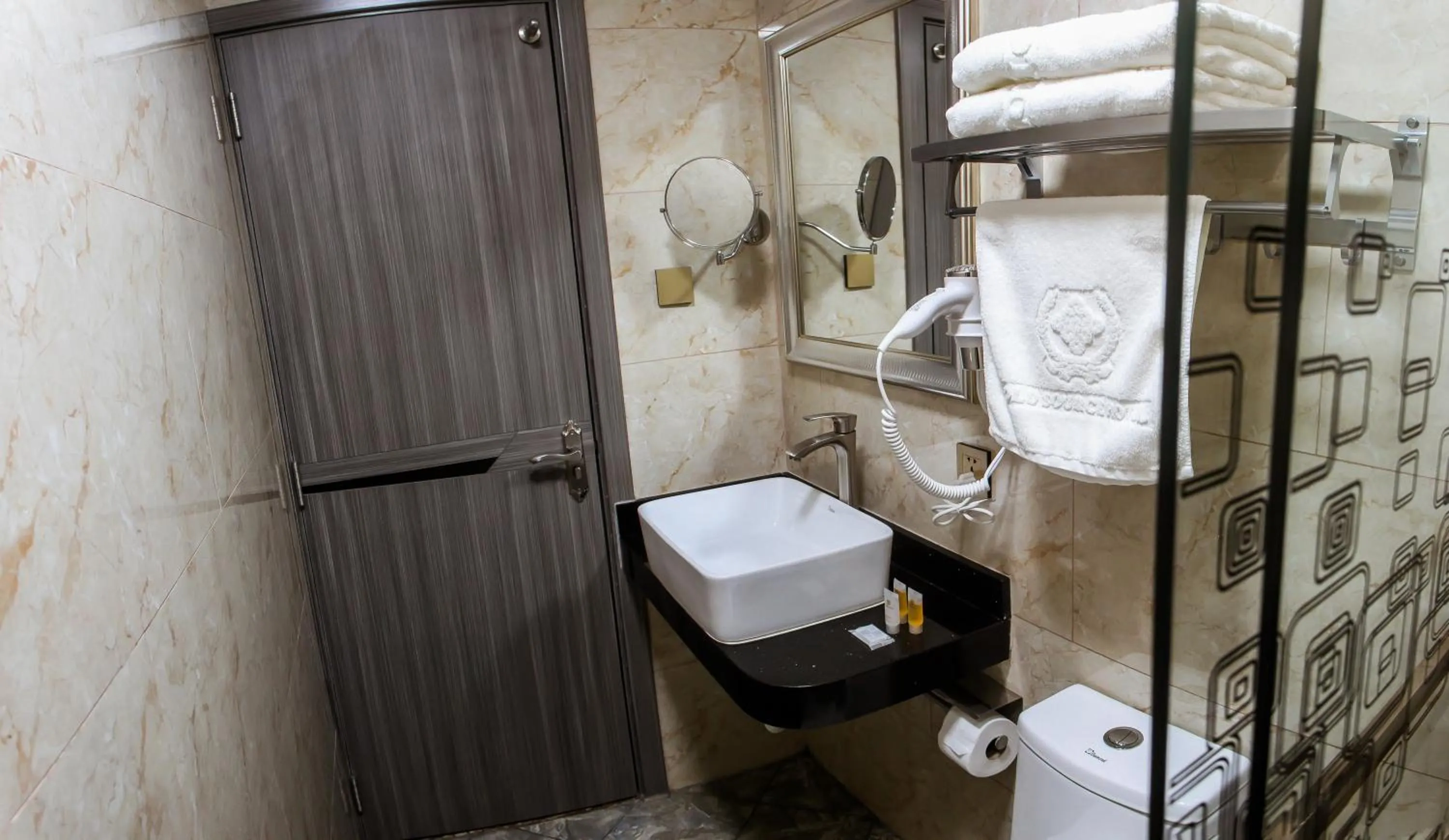 Bathroom in Gold Source Hotel