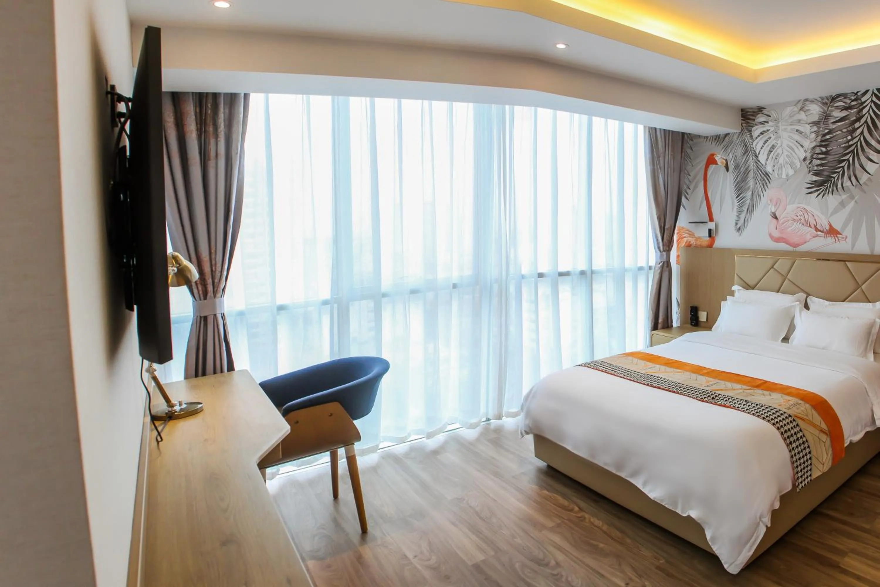 Photo of the whole room, Bed in Gold Source Hotel