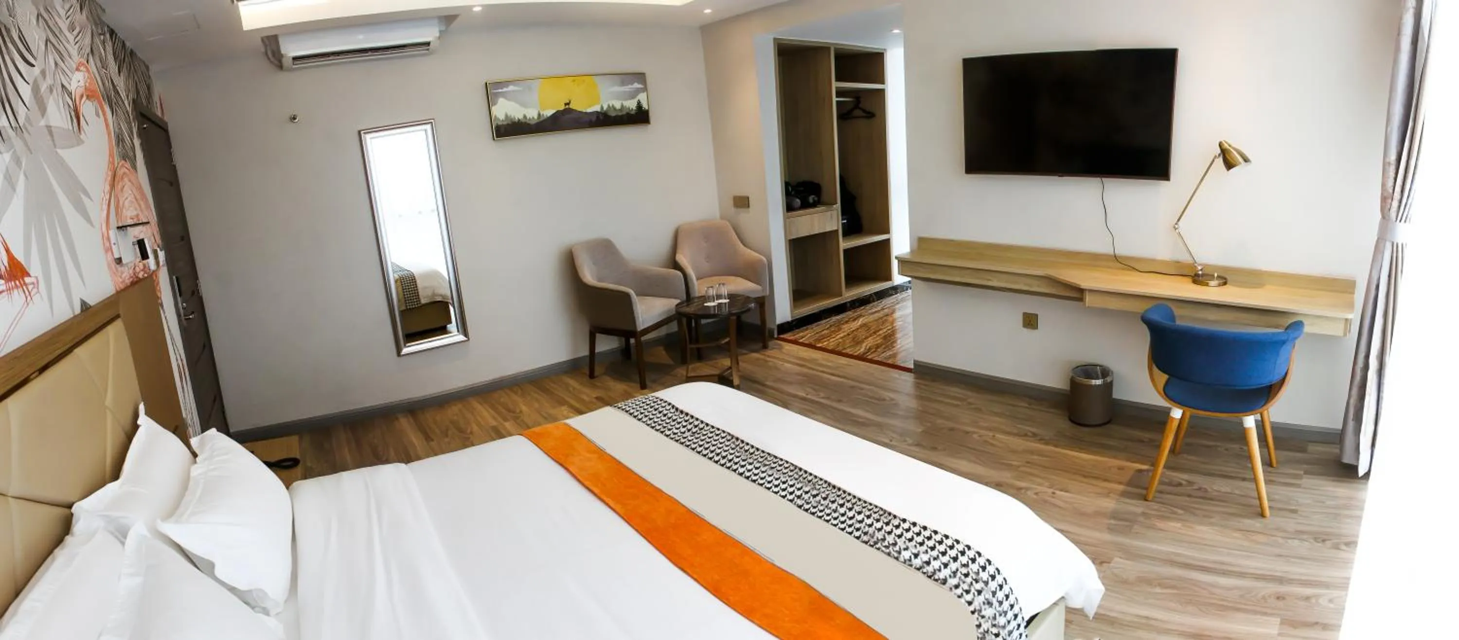 Bed in Gold Source Hotel