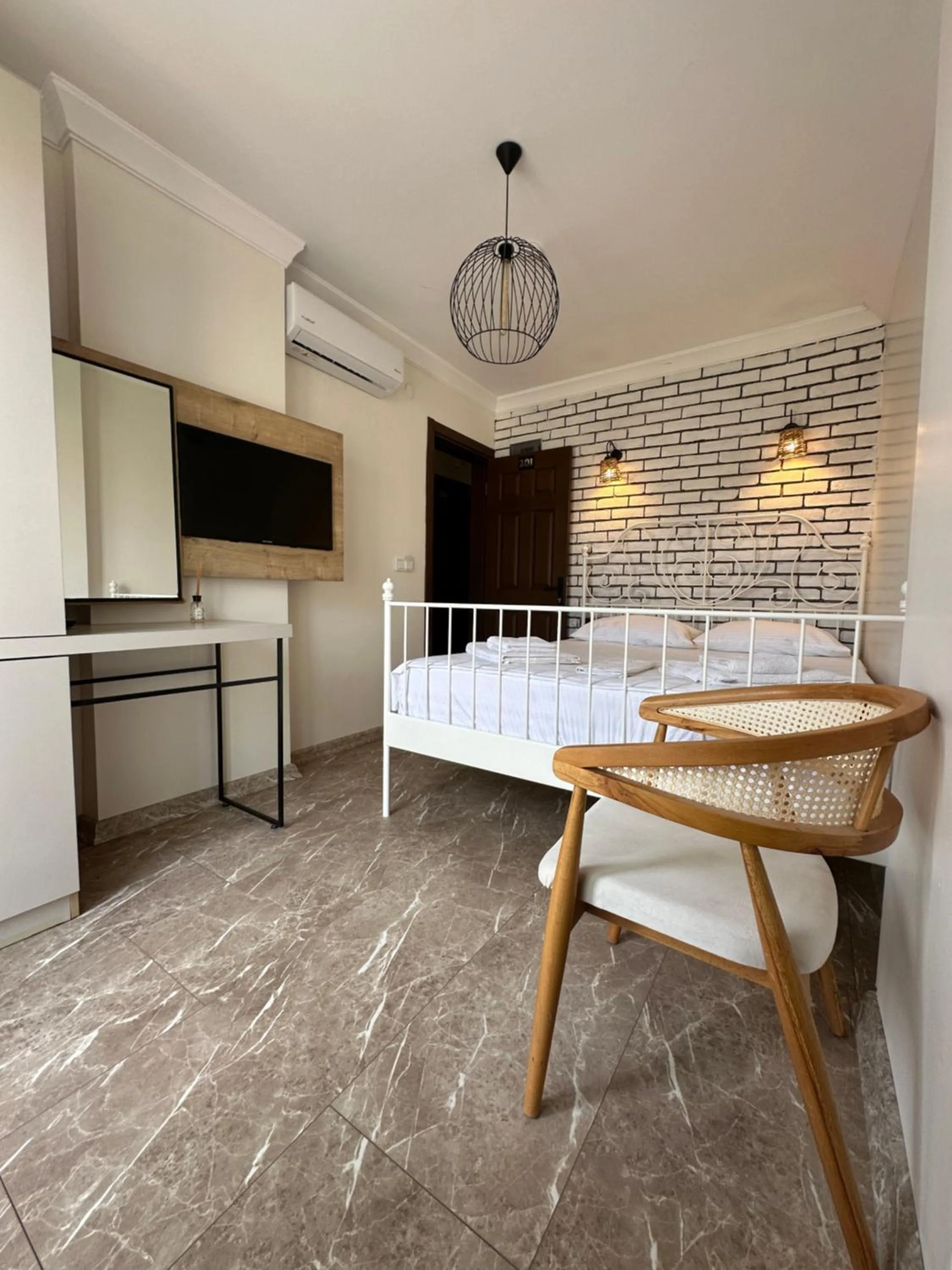 Photo of the whole room in NURİYE ALACATI