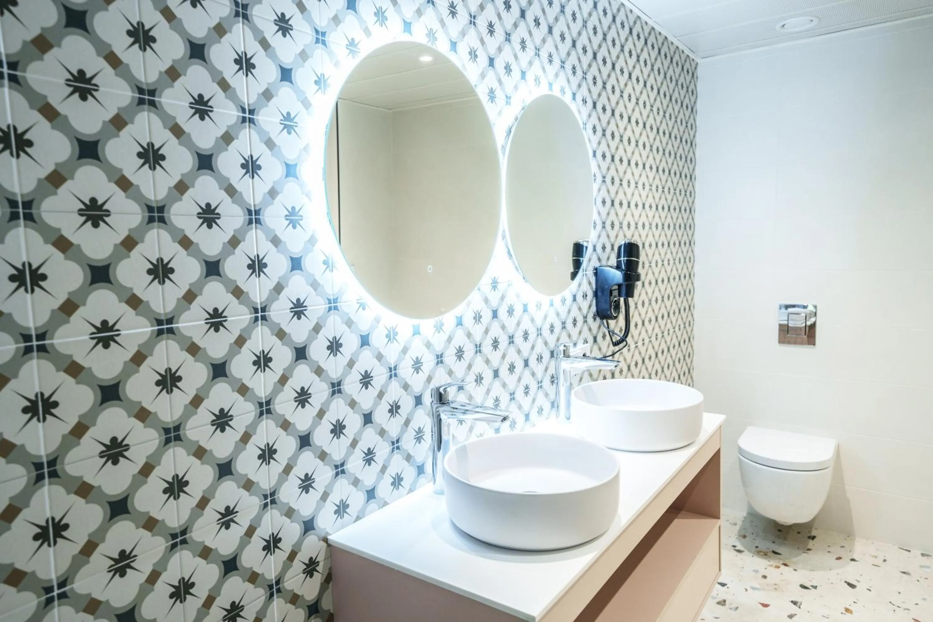 Toilet in Spirit Apartamentos Valladolid Centro