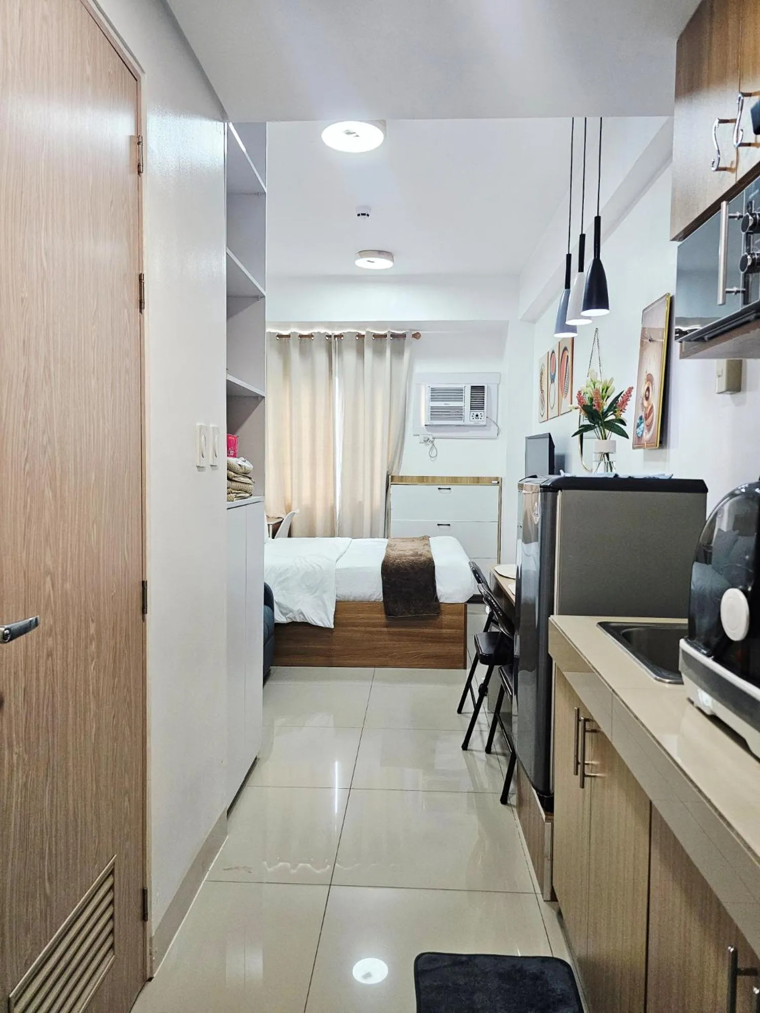 Bed in Acellyne's Suites at Green 2 Residences with Netflix!