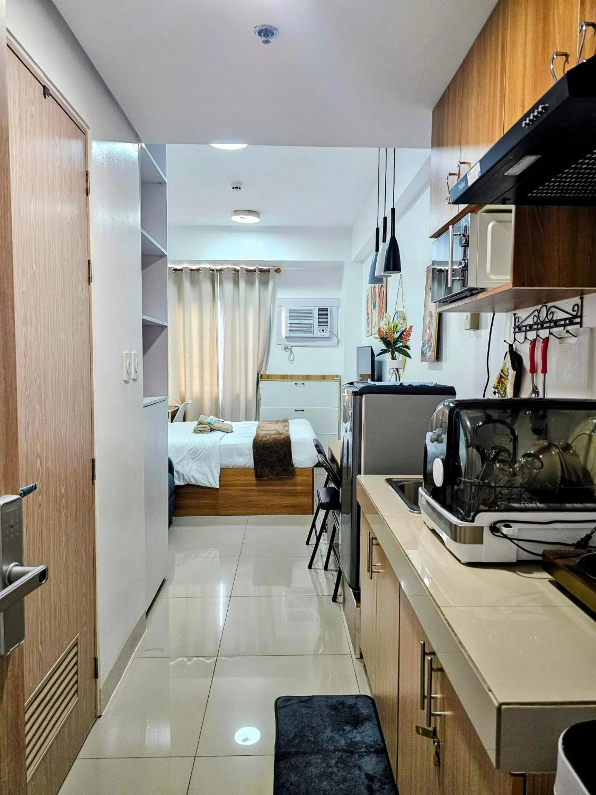 Bed in Acellyne's Suites at Green 2 Residences with Netflix!