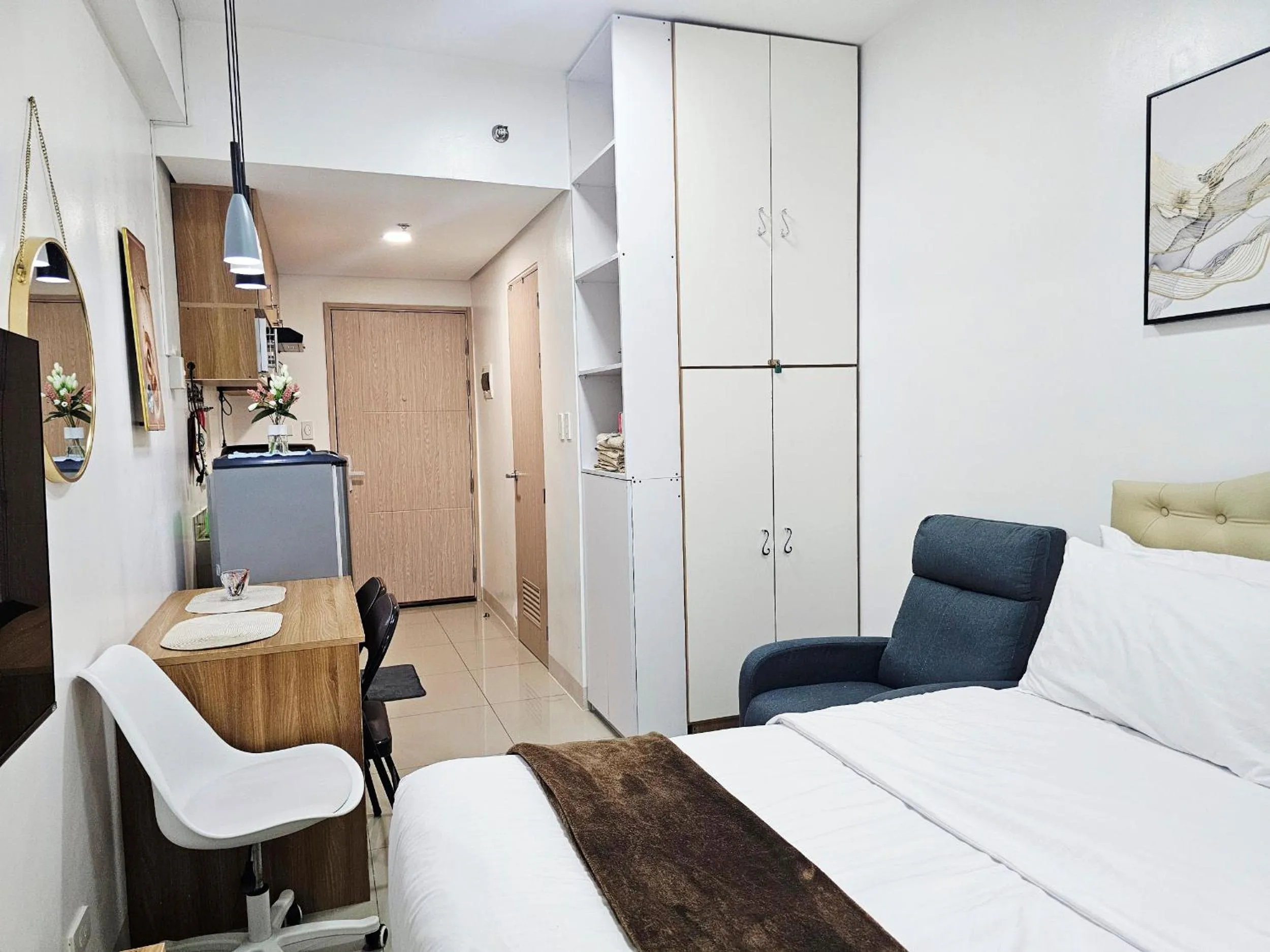 Bed in Acellyne's Suites at Green 2 Residences with Netflix!
