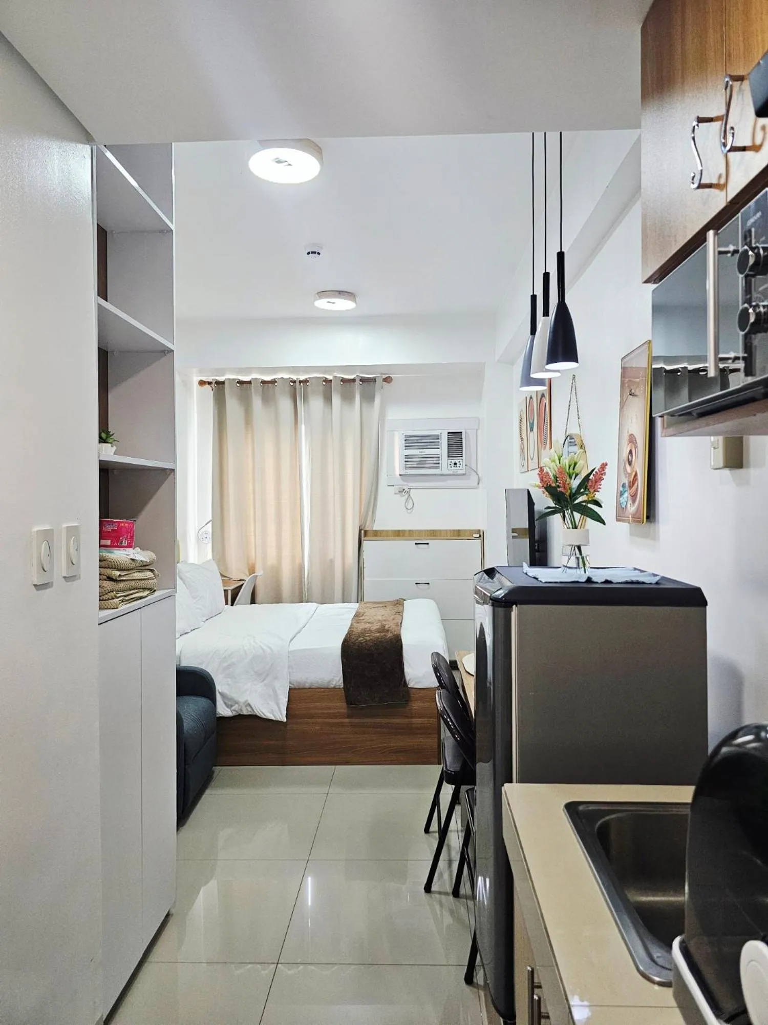 Bed in Acellyne's Suites at Green 2 Residences with Netflix!