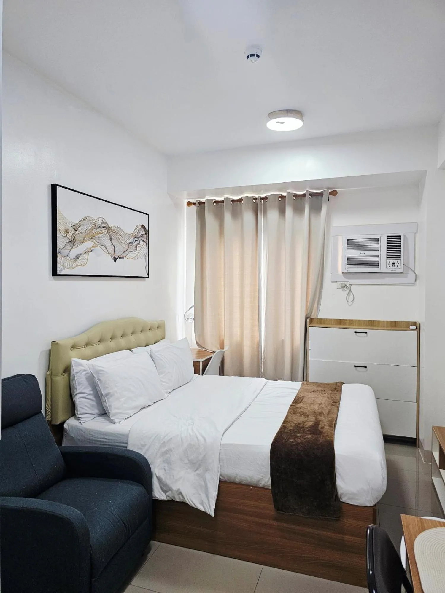 Bed in Acellyne's Suites at Green 2 Residences with Netflix!