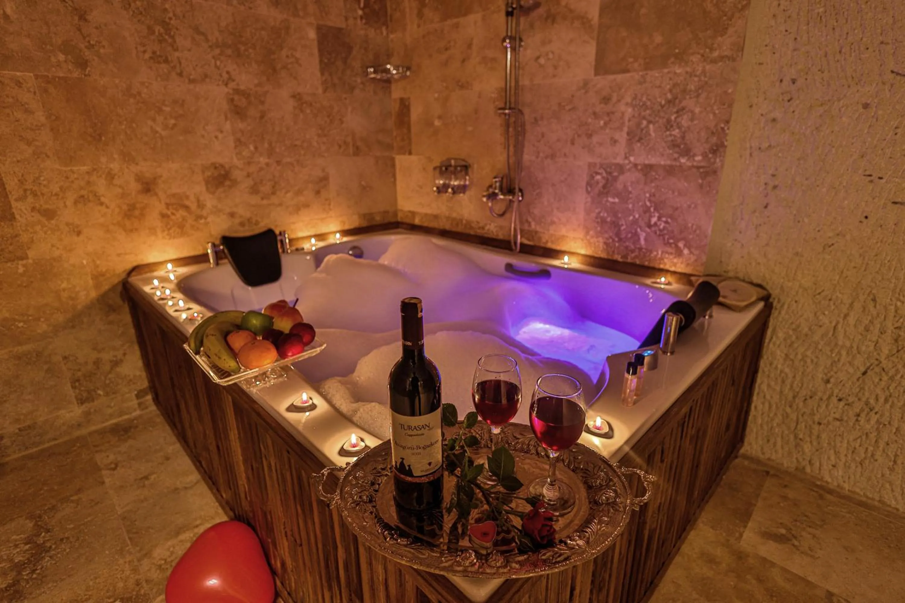 Hot Tub in CaveAdocia Stone&Cave Hotel