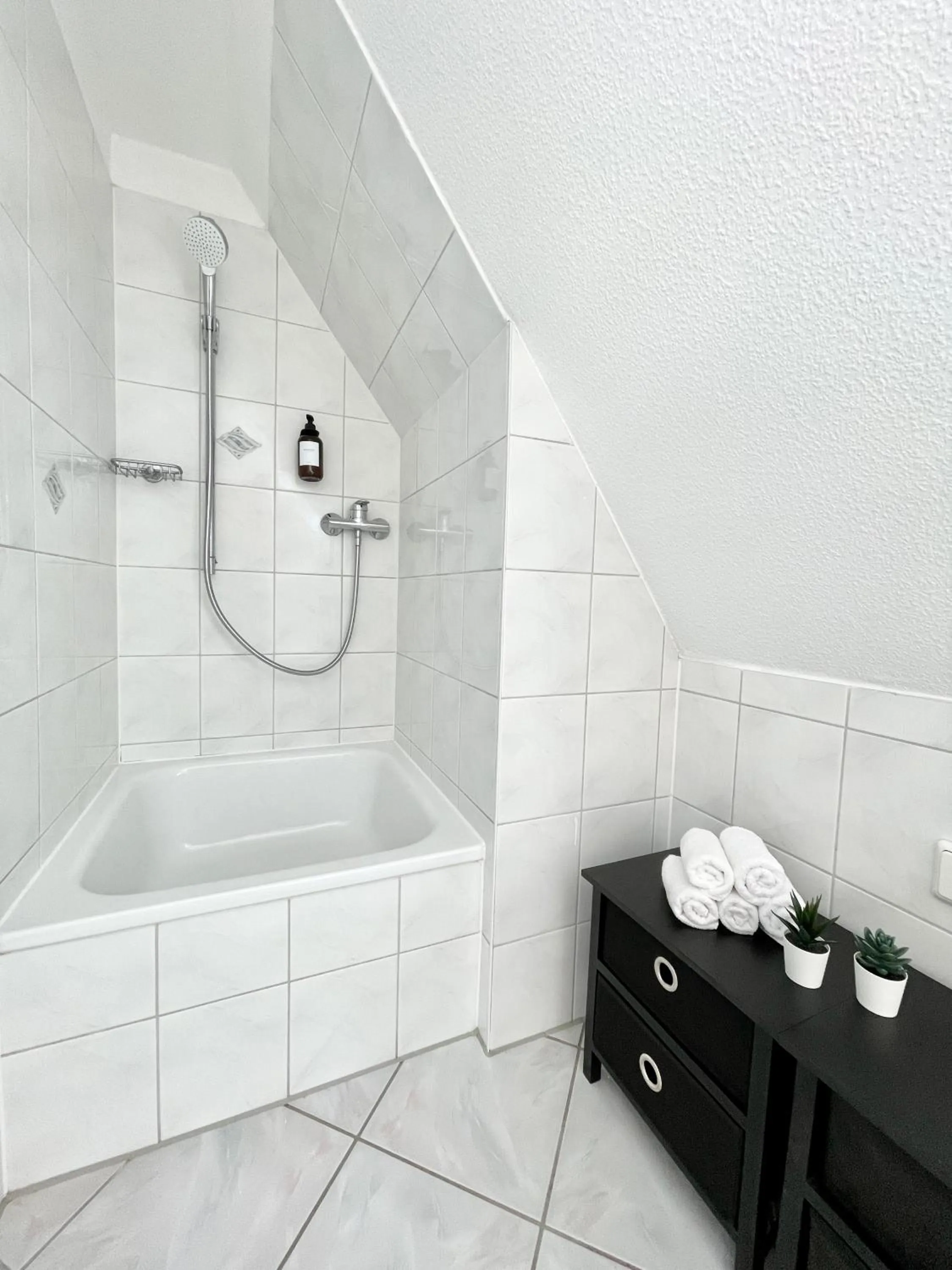 Shower in Design Maisonette I Kamin I 10 Personen I Netflix