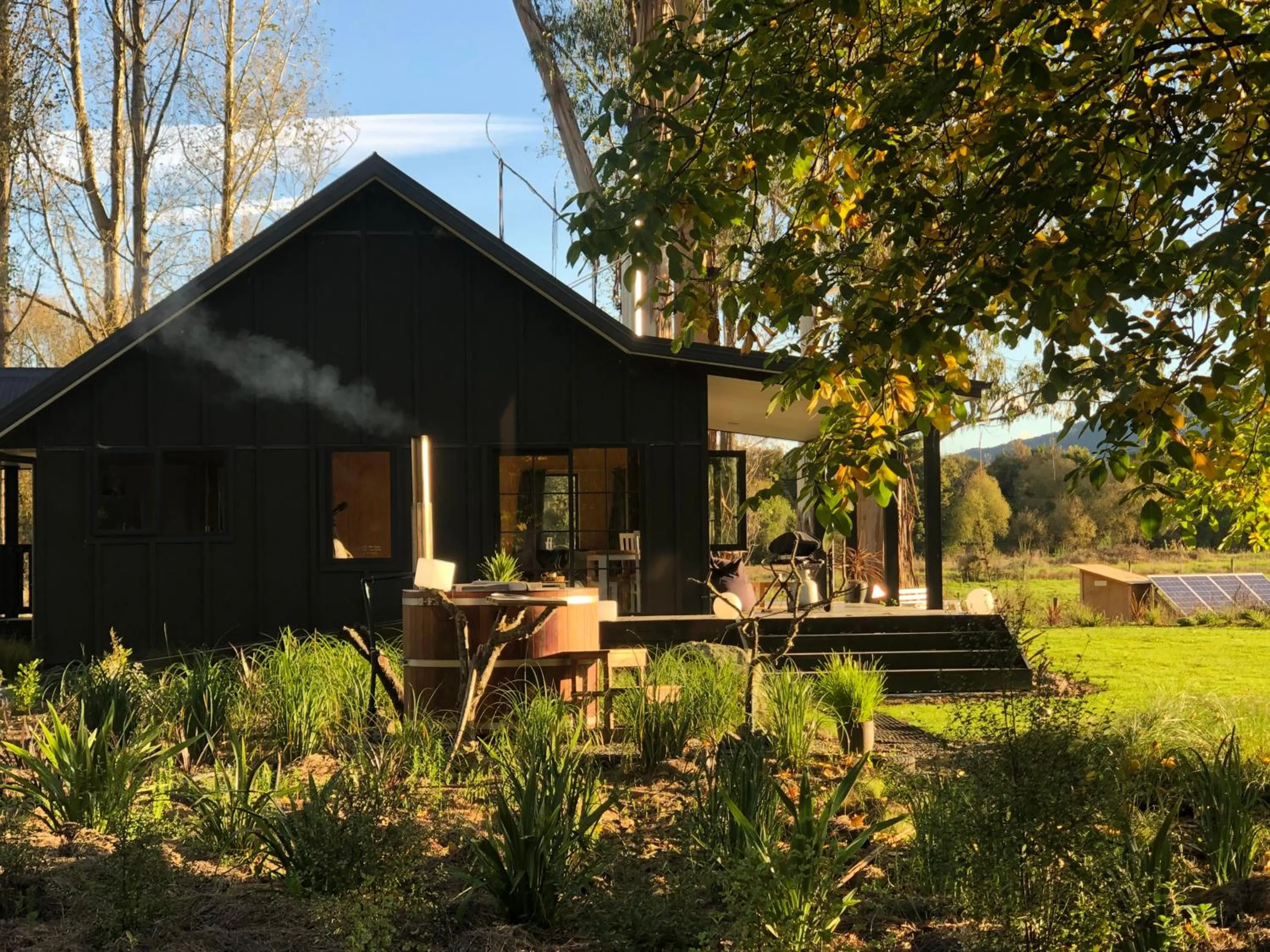 Fiery Peak Eco-Retreat with Stargazing & Hot tub