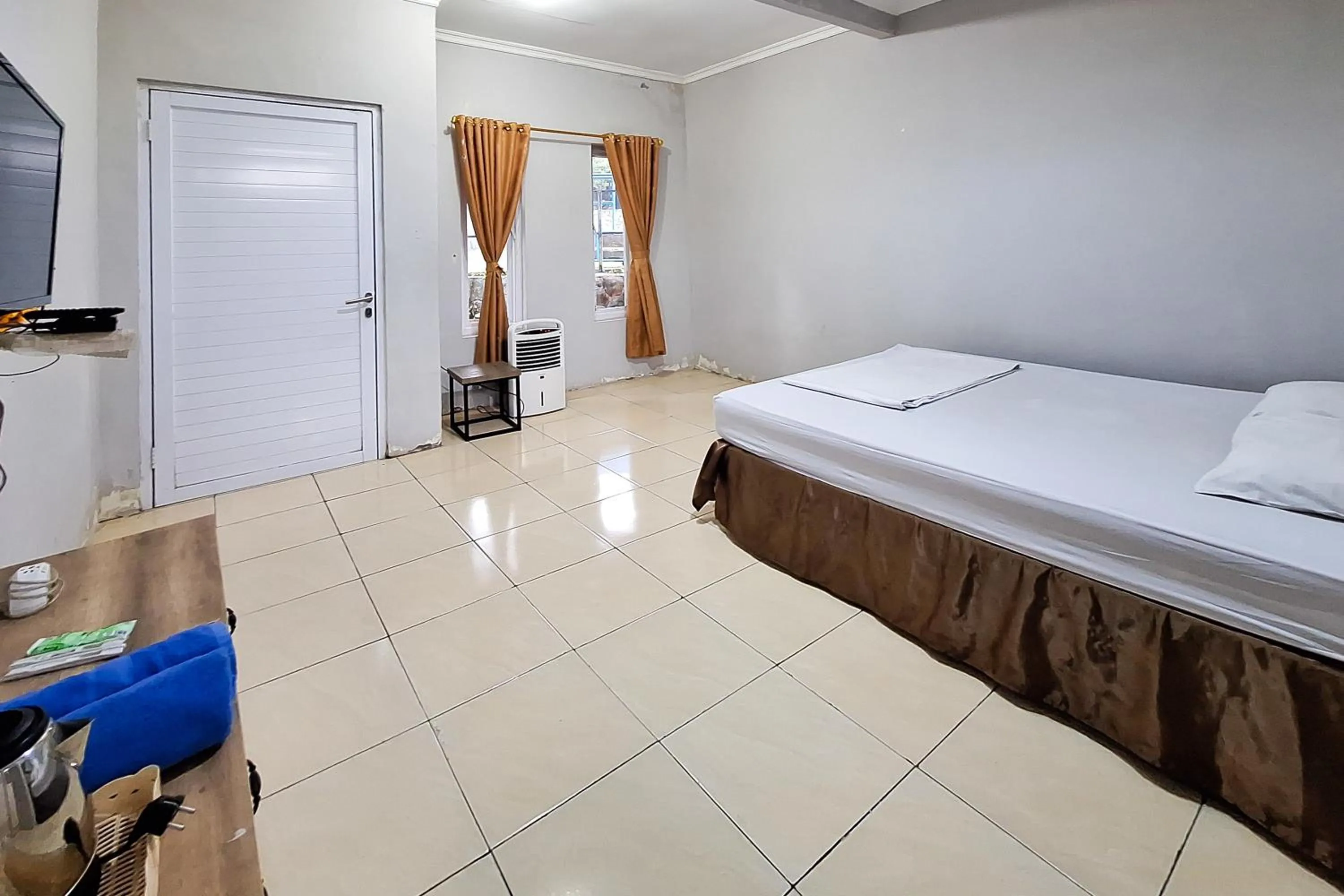 Bedroom, Bed in RedDoorz at Kampung Istal Bogor