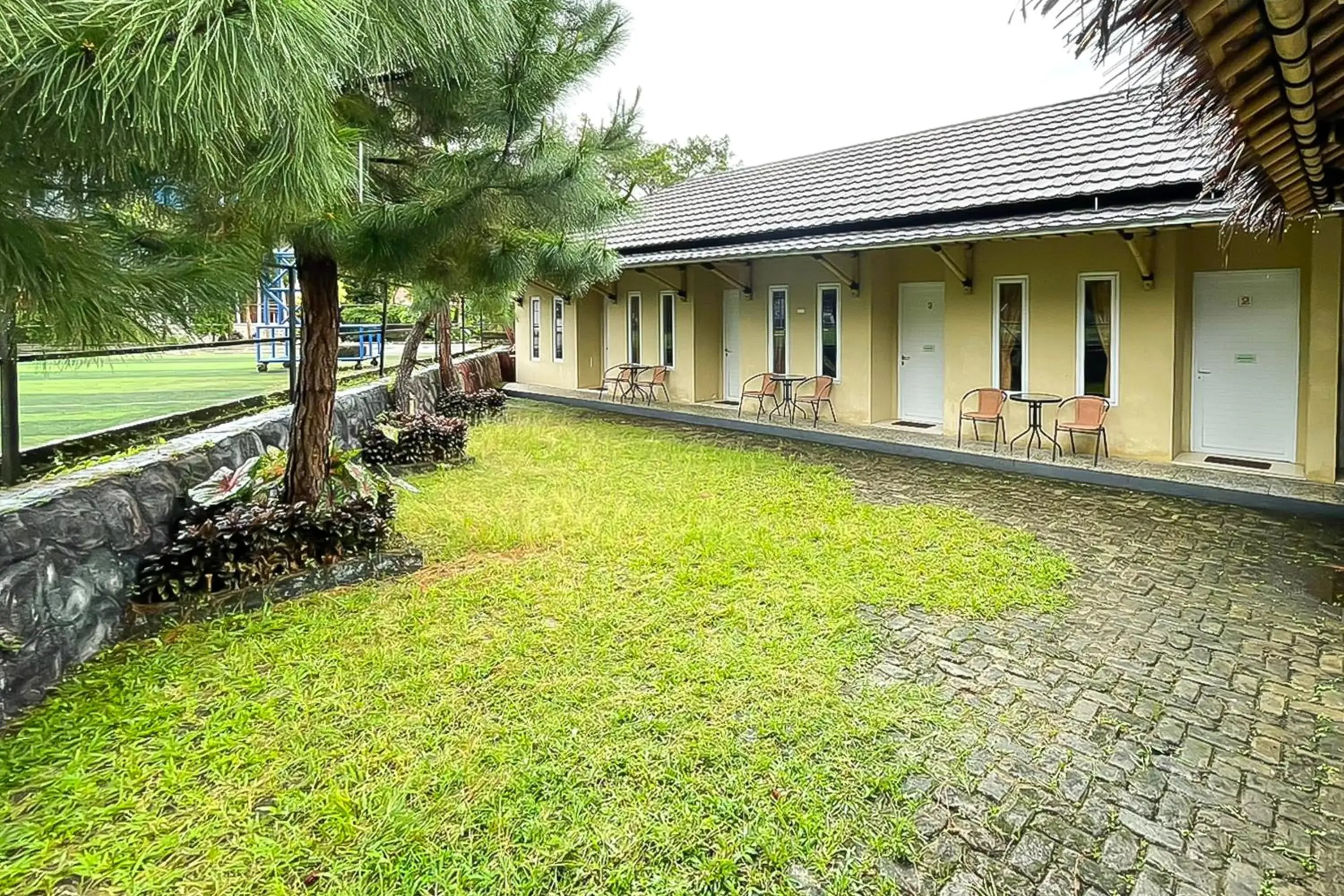 Property building in RedDoorz at Kampung Istal Bogor Property building in RedDoorz at Kampung Istal Bogor