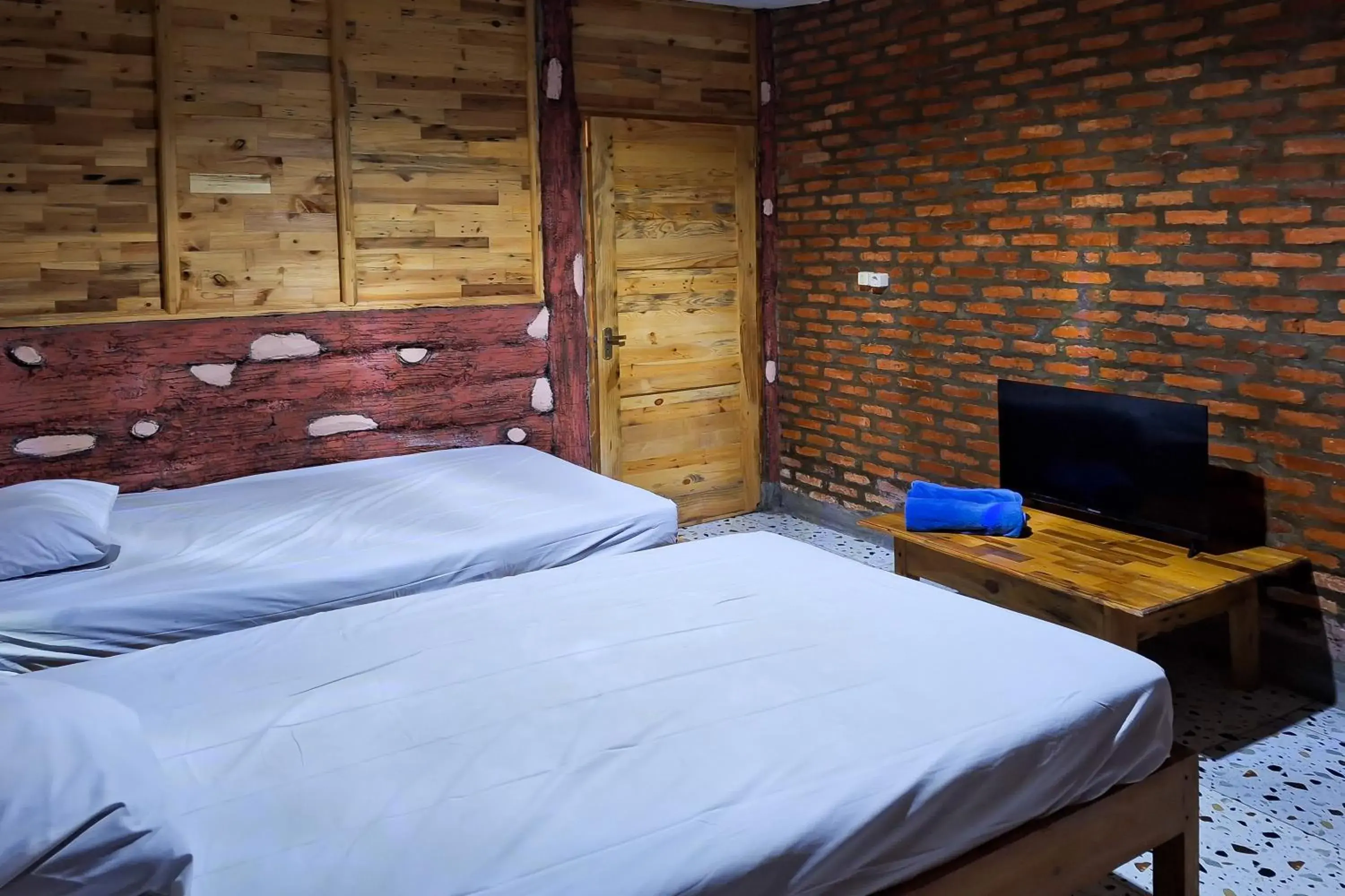 Bedroom, Bed in RedDoorz at Kampung Istal Bogor Bedroom, Bed in RedDoorz at Kampung Istal Bogor