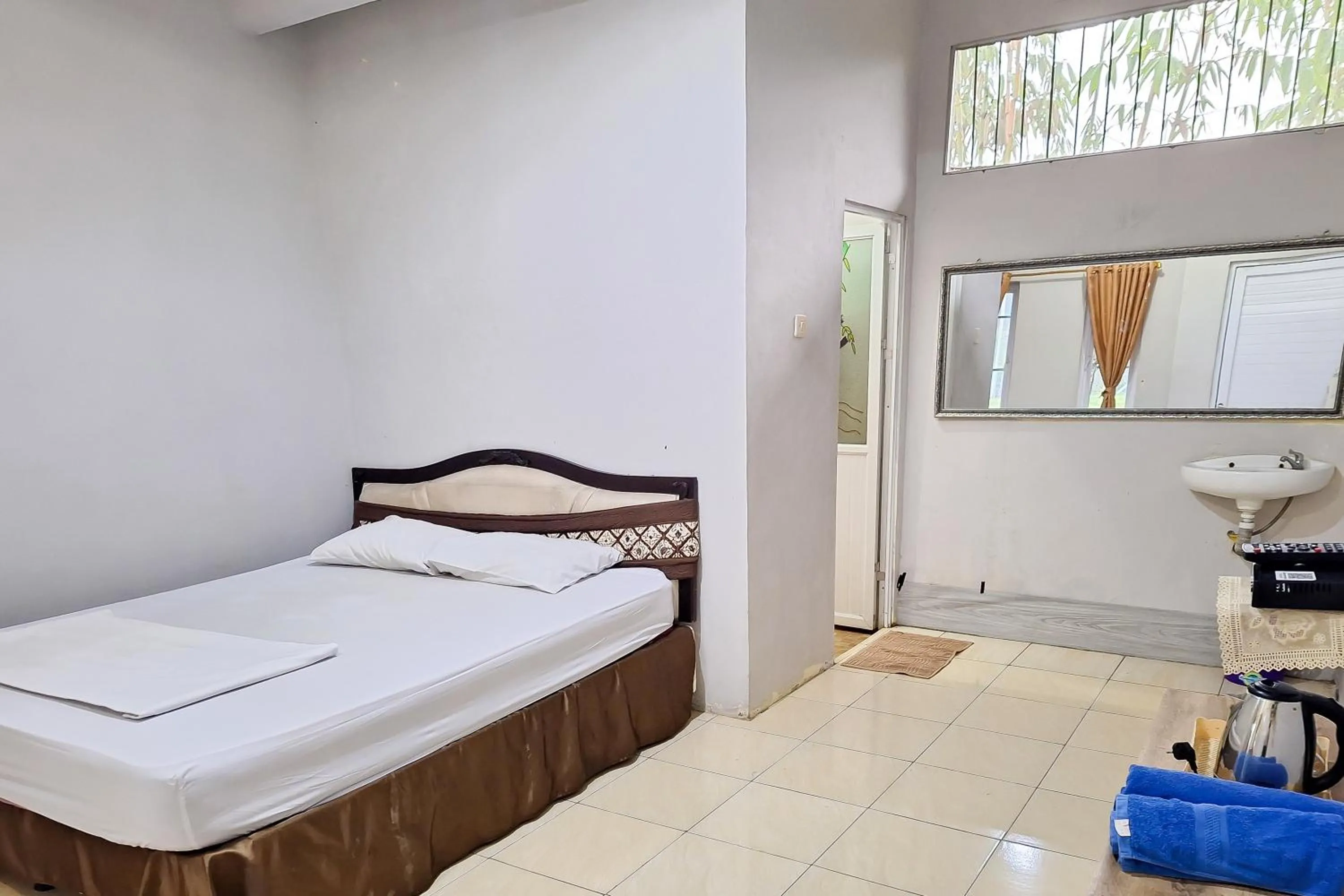 Bedroom, Bed in RedDoorz at Kampung Istal Bogor