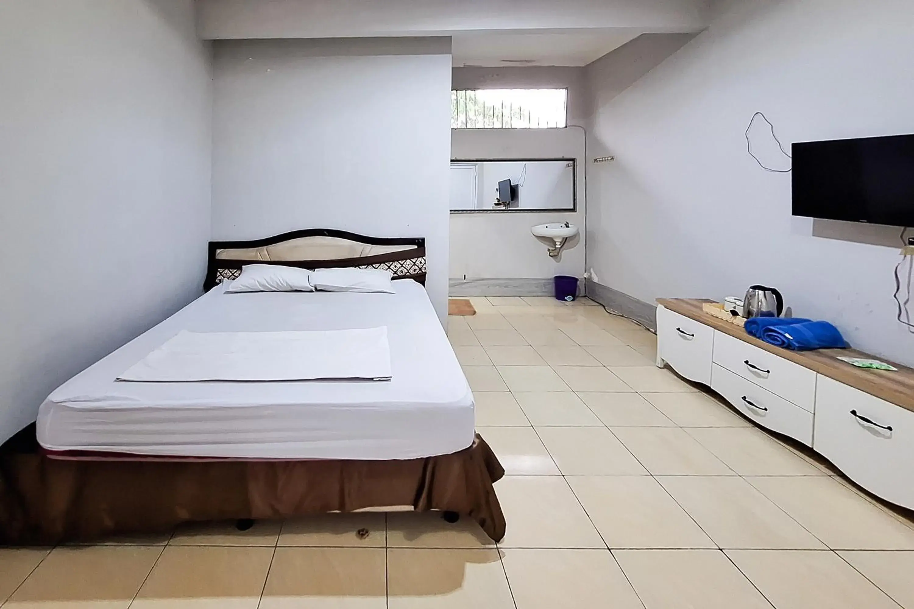 Bedroom, Bed in RedDoorz at Kampung Istal Bogor Bedroom, Bed in RedDoorz at Kampung Istal Bogor