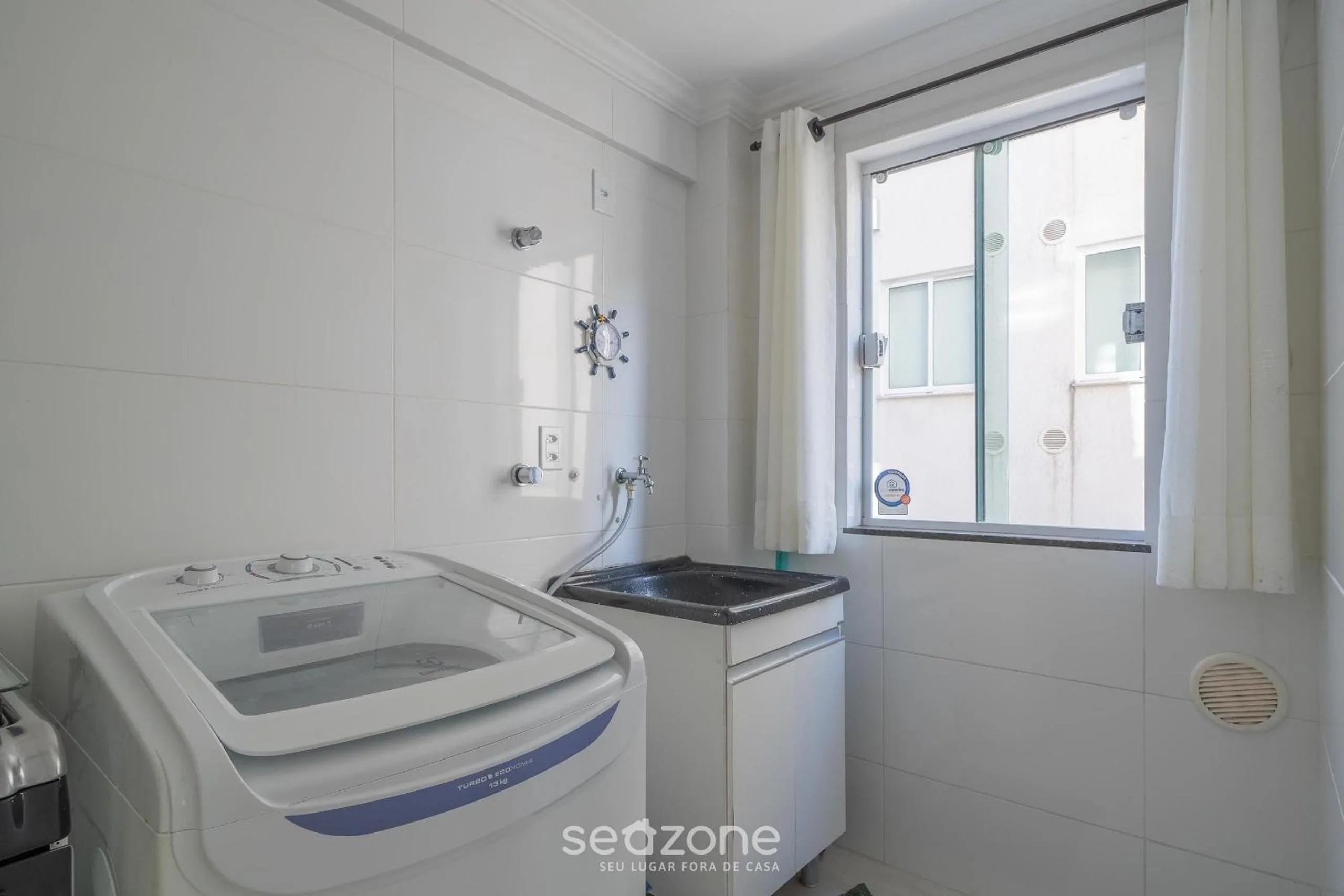 2-Bed Apt w/ BBQ - Downtown Bombinhas CAA103