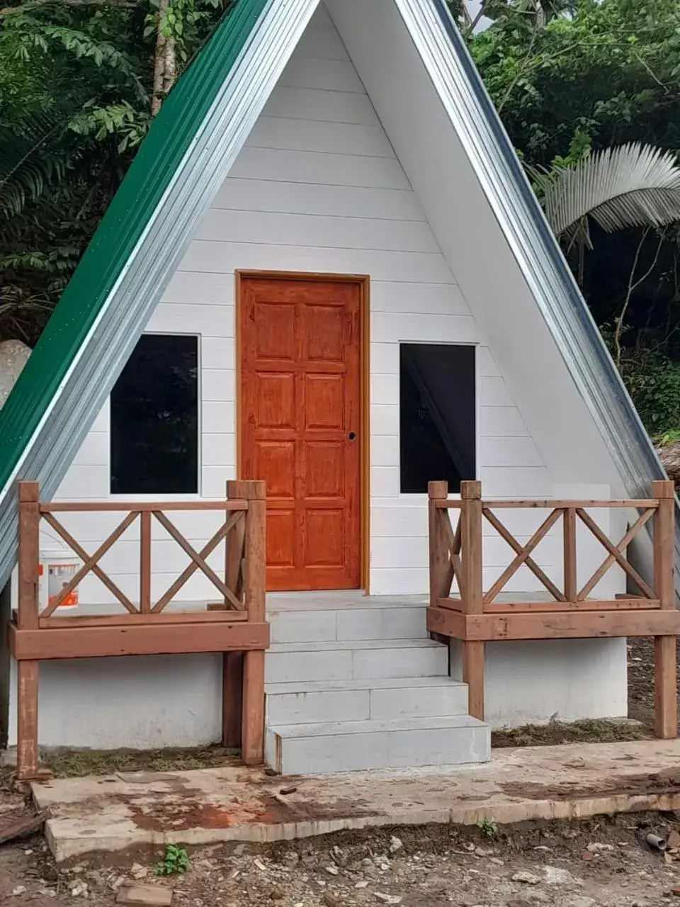 Property building in Dumba Bay Tioman Property building in Dumba Bay Tioman