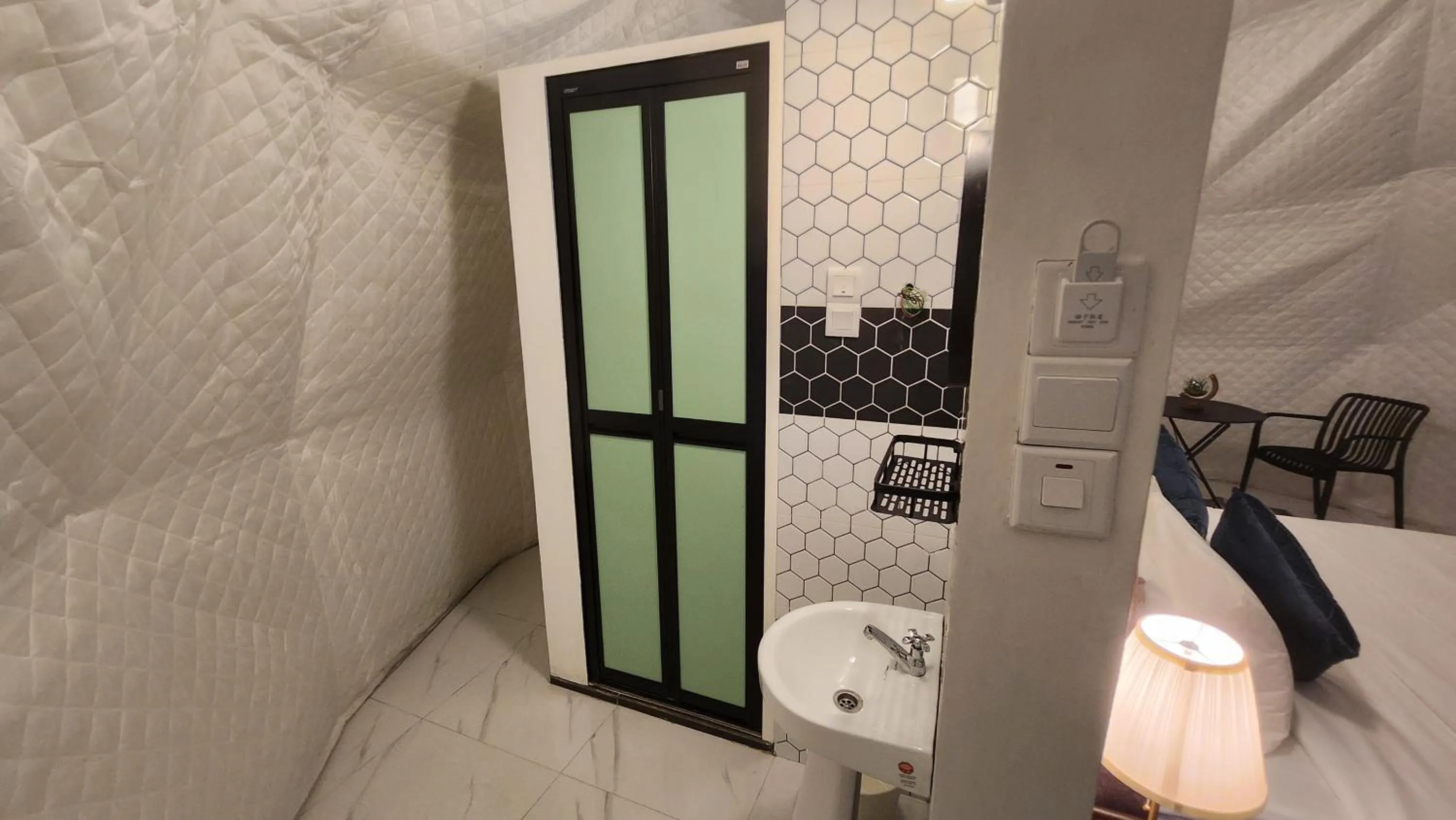 Bathroom, Bed in Dumba Bay Tioman