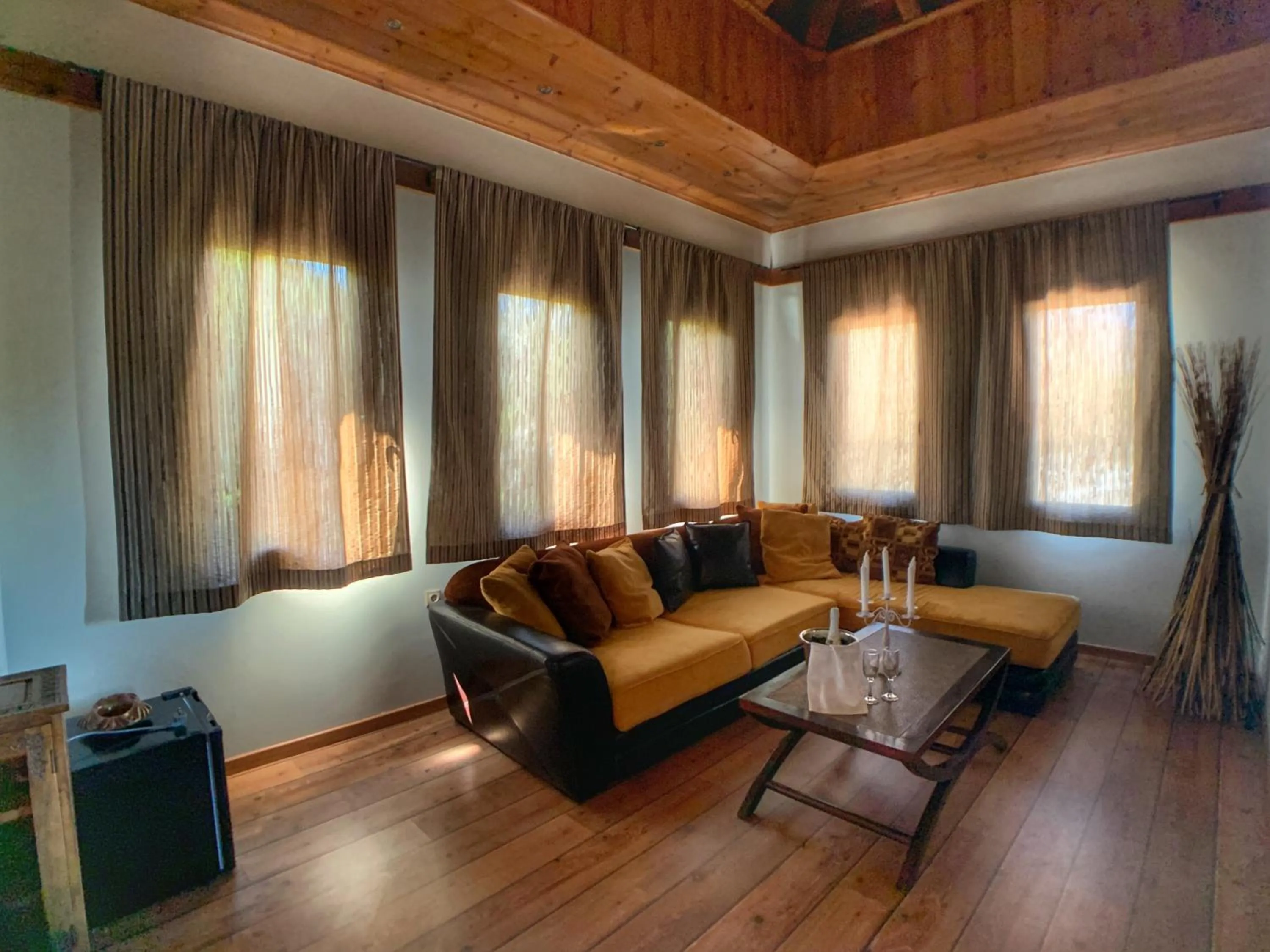 Seating area in Hotel Apsis