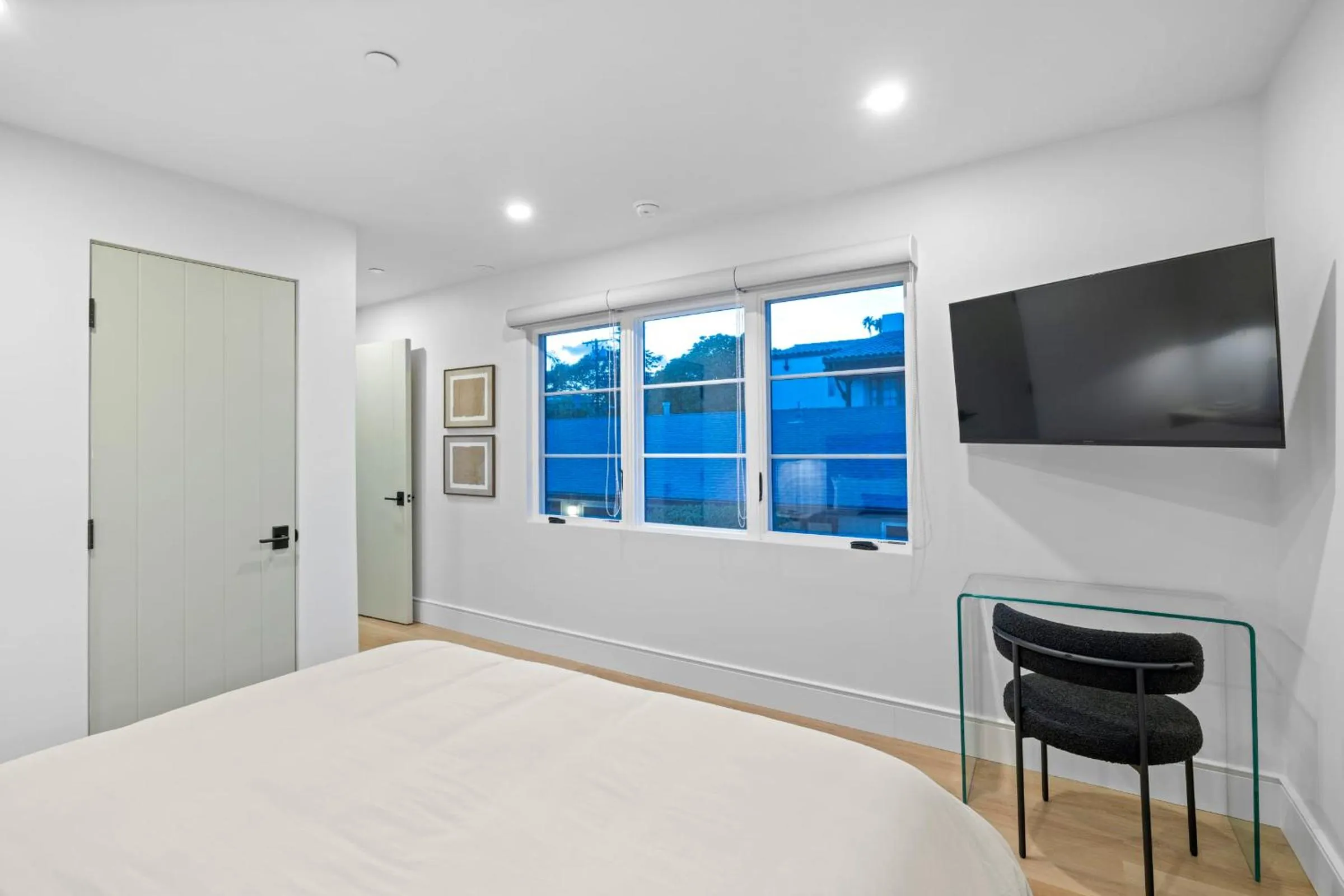 Bed in Casa Jardin - Boutique Suites in Downtown Santa Barbara