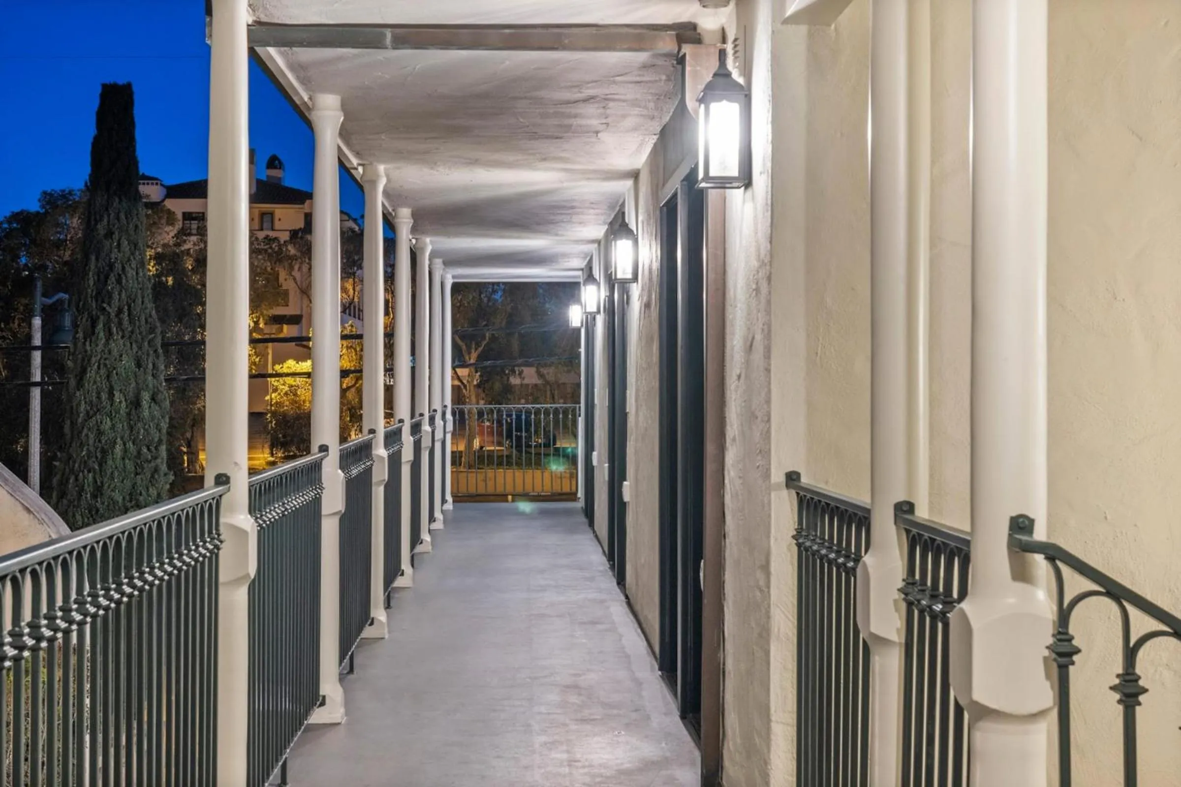 Property building in Casa Jardin - Boutique Suites in Downtown Santa Barbara