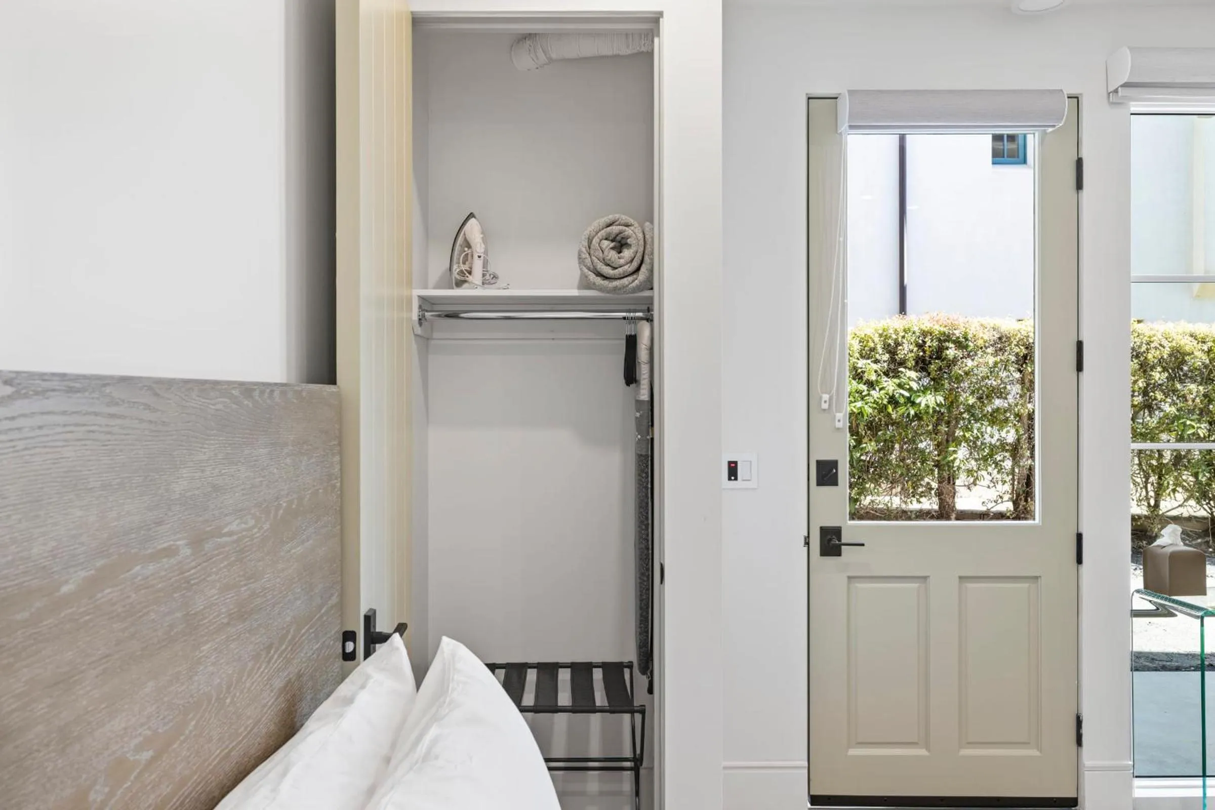 Bed in Casa Jardin - Boutique Suites in Downtown Santa Barbara