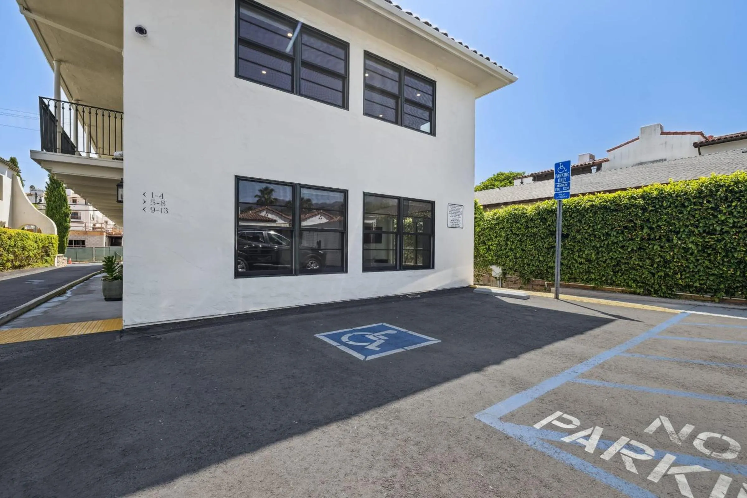 Property building in Casa Jardin - Boutique Suites in Downtown Santa Barbara