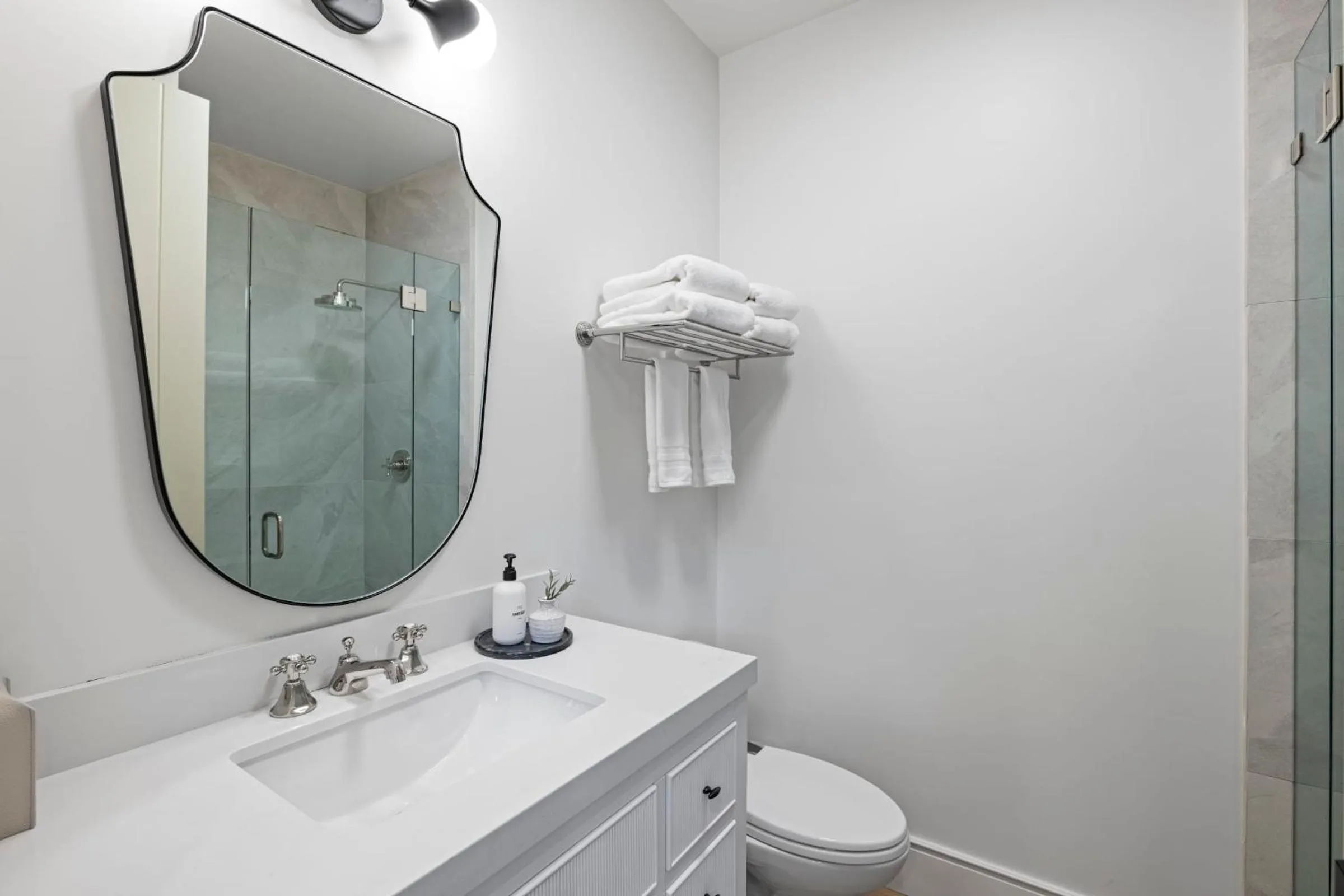 Toilet in Casa Jardin - Boutique Suites in Downtown Santa Barbara