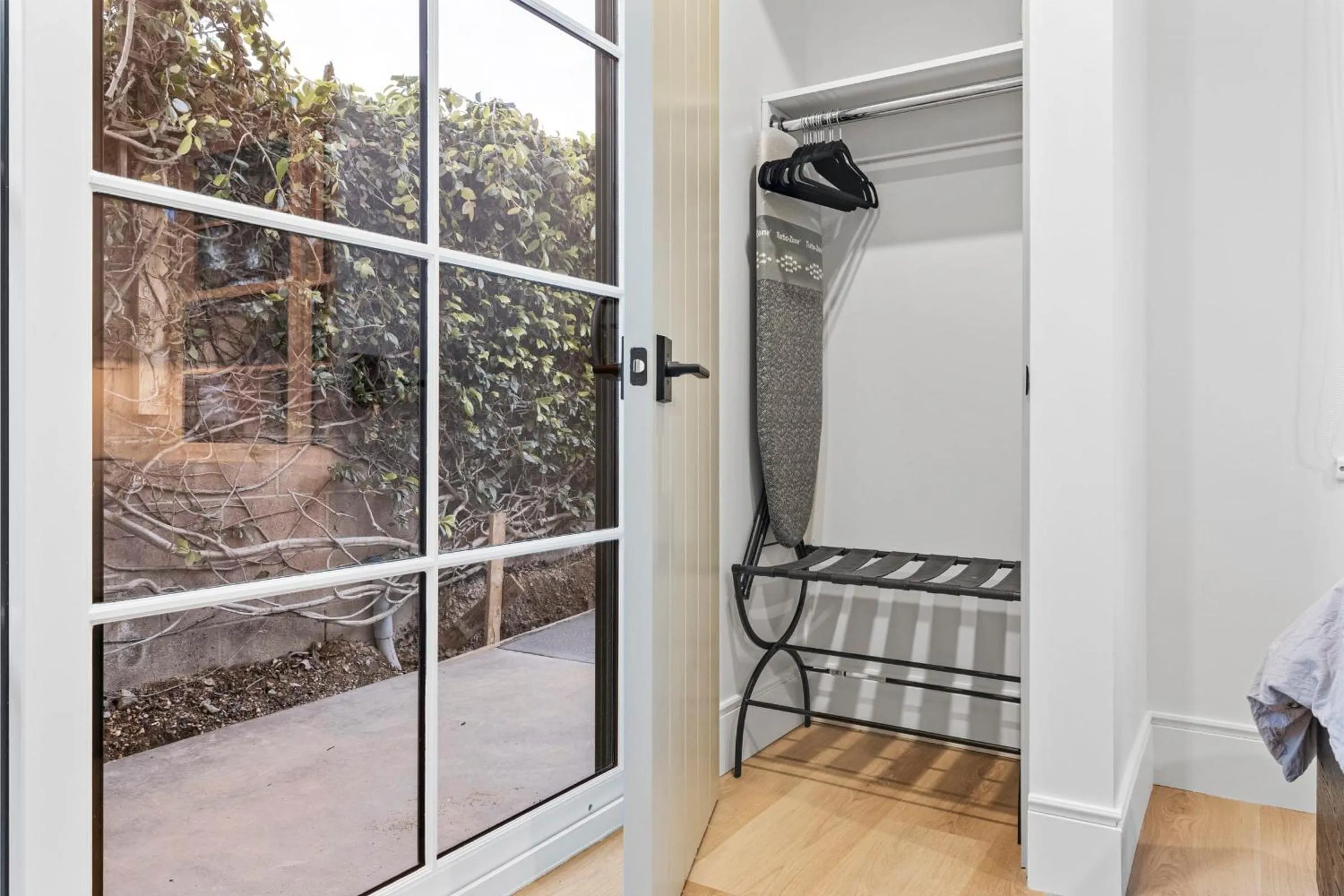 flat iron in Casa Jardin - Boutique Suites in Downtown Santa Barbara