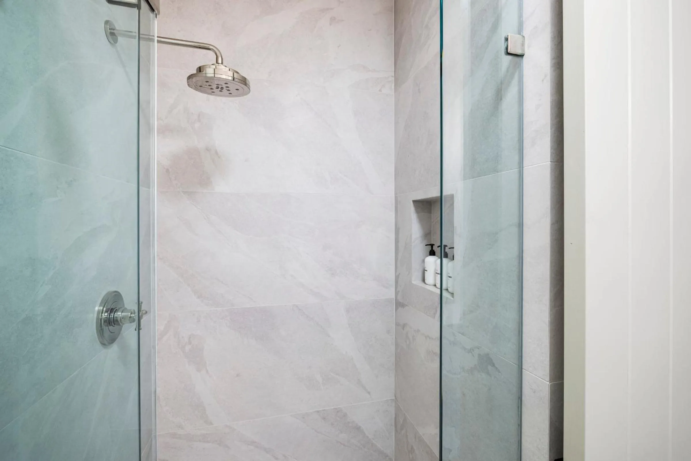 Shower in Casa Jardin - Boutique Suites in Downtown Santa Barbara