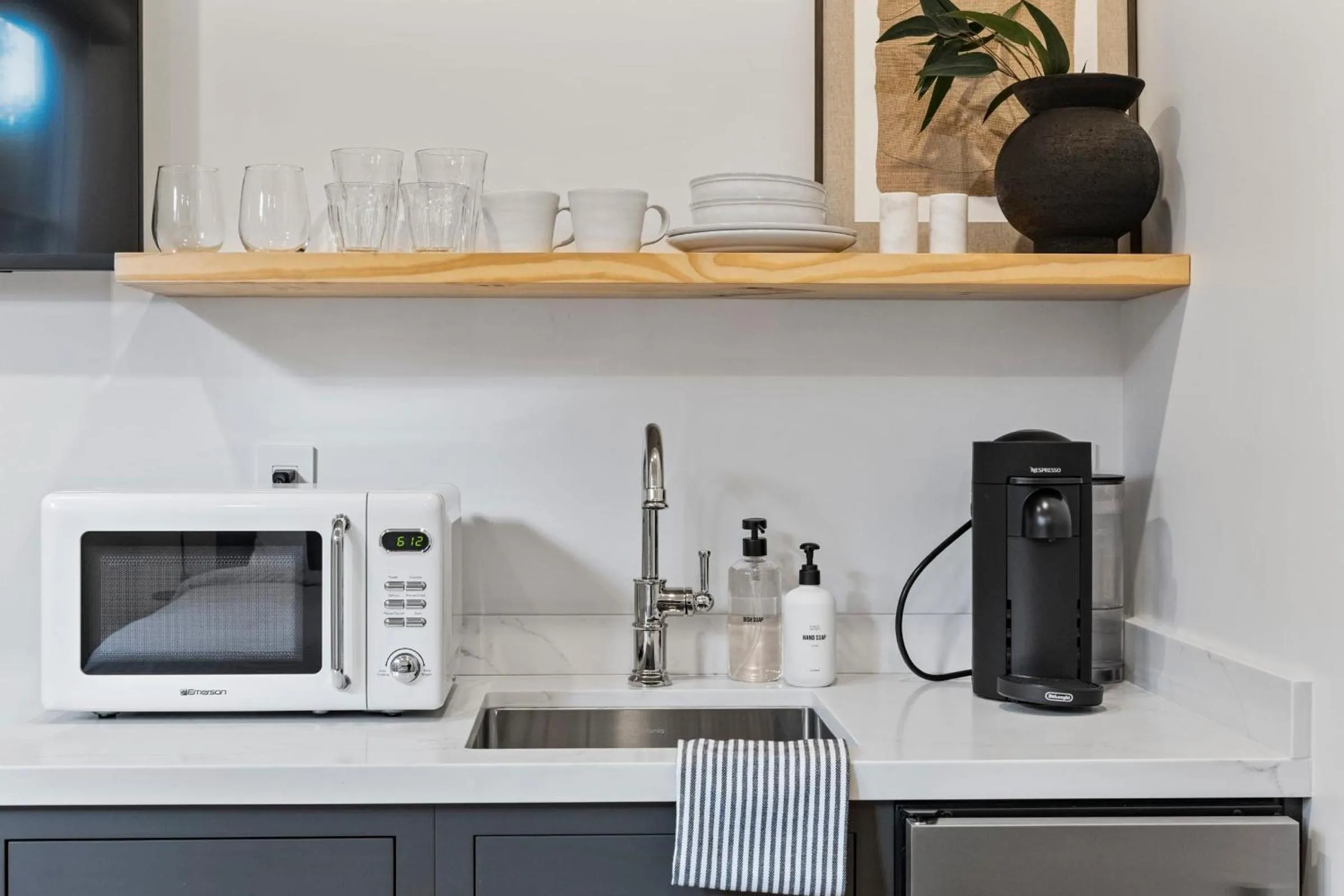 Coffee/tea facilities in Casa Jardin - Boutique Suites in Downtown Santa Barbara