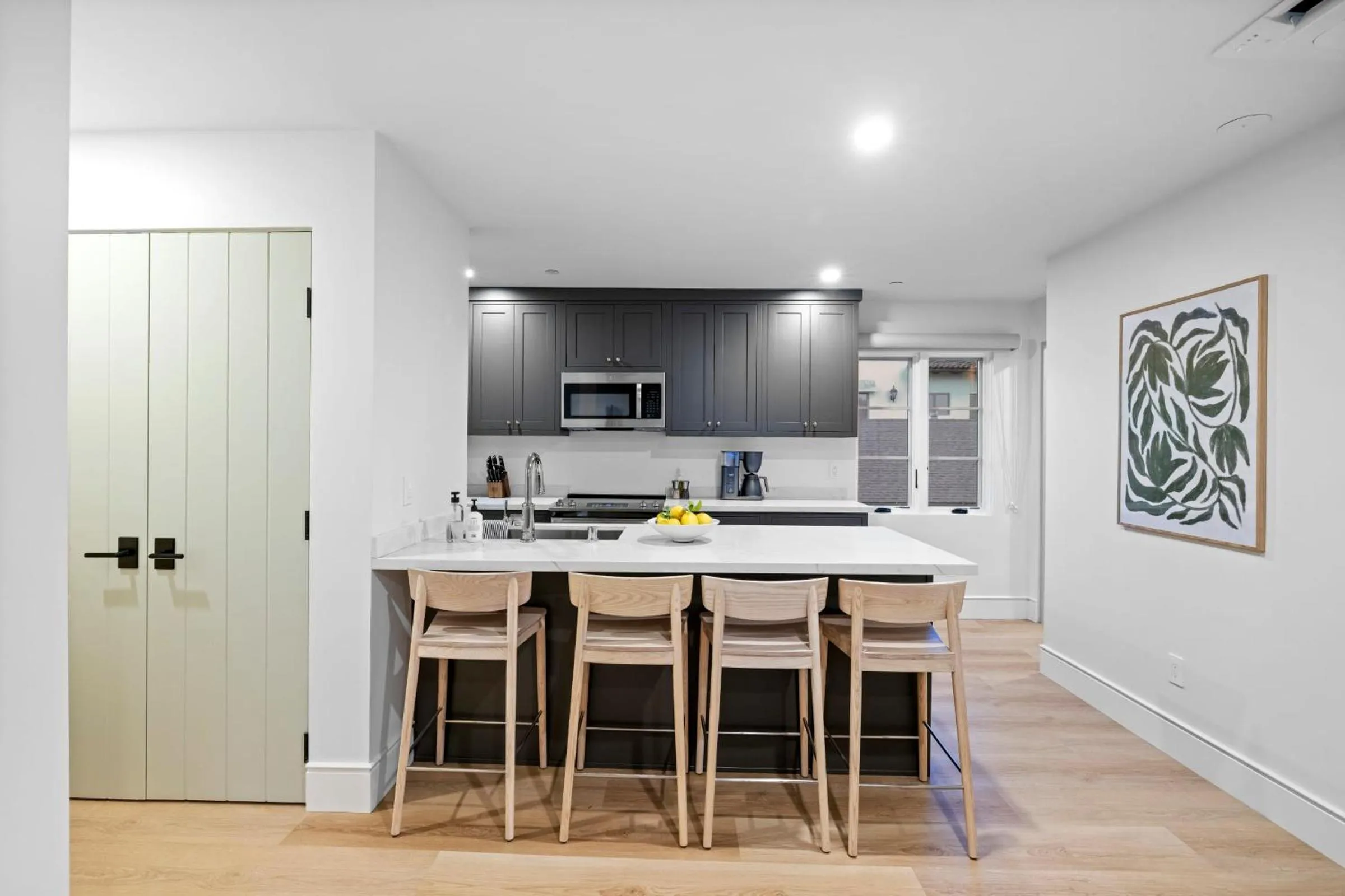Kitchen or kitchenette in Casa Jardin - Boutique Suites in Downtown Santa Barbara