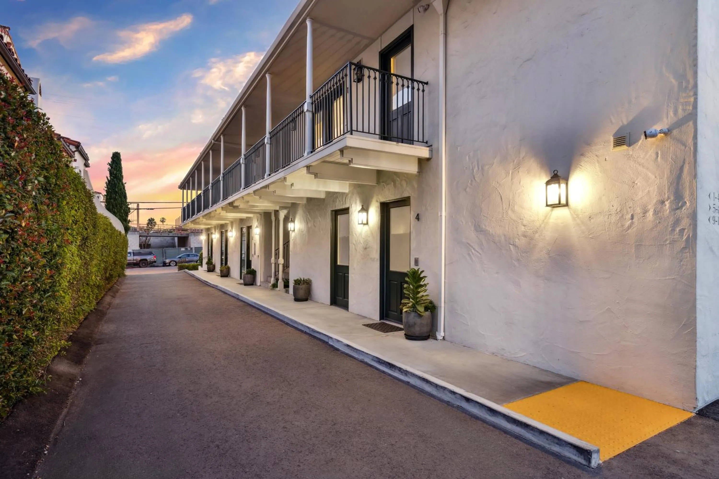 Property building in Casa Jardin - Boutique Suites in Downtown Santa Barbara