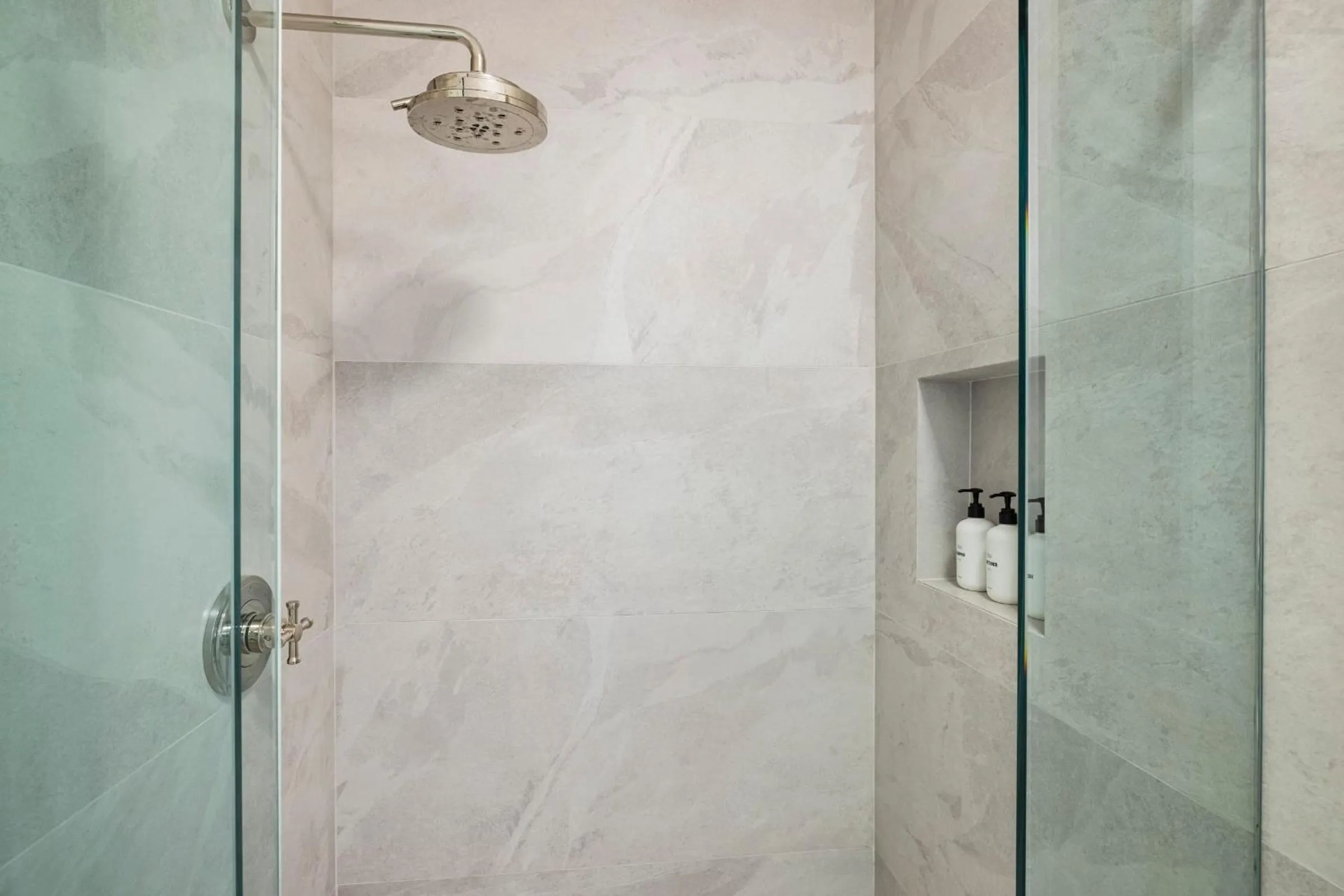 Shower in Casa Jardin - Boutique Suites in Downtown Santa Barbara
