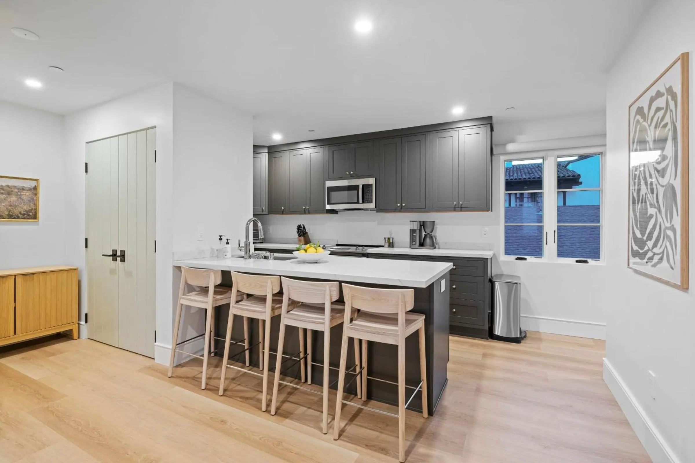 Kitchen or kitchenette in Casa Jardin - Boutique Suites in Downtown Santa Barbara