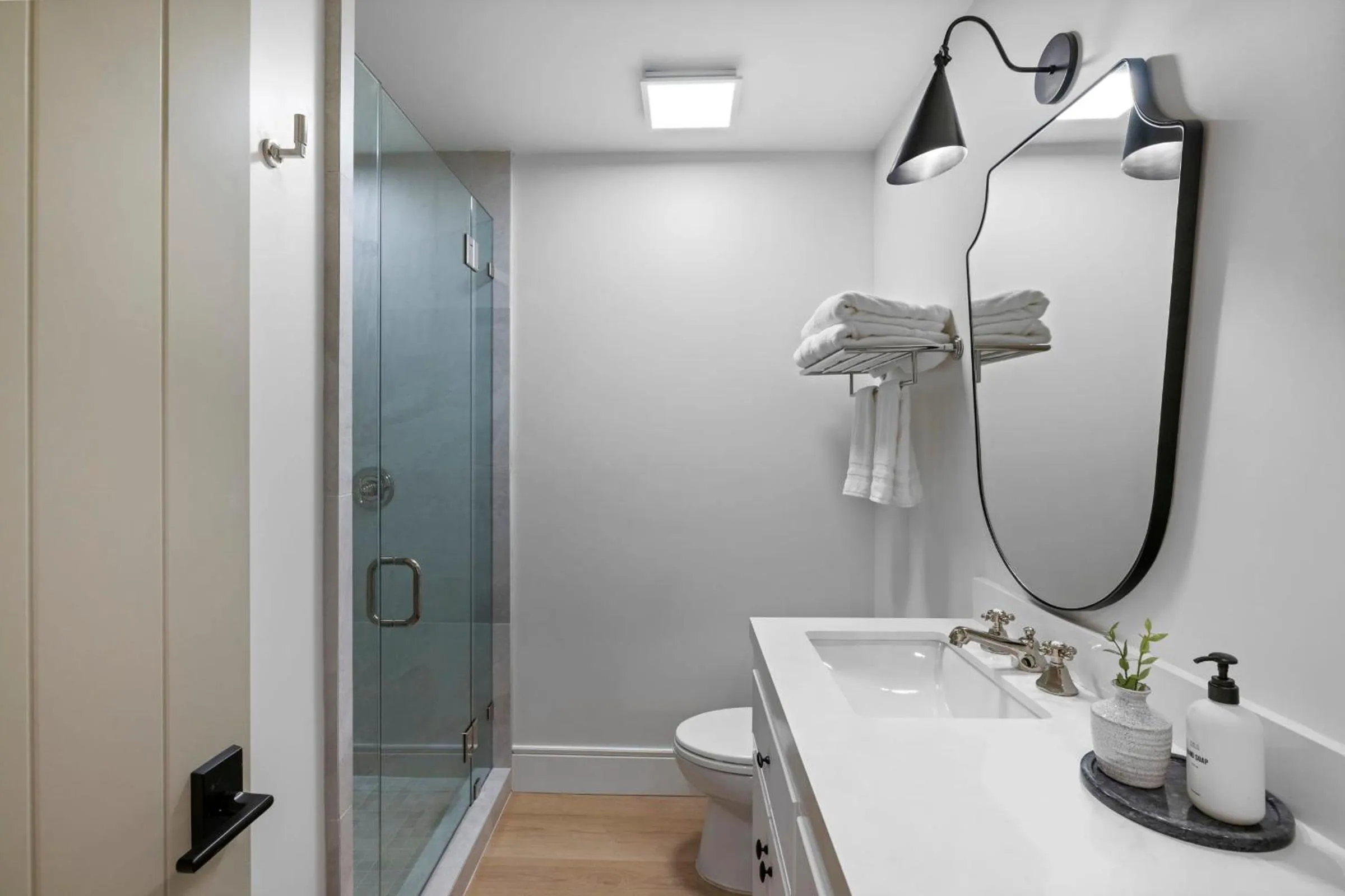 Shower in Casa Jardin - Boutique Suites in Downtown Santa Barbara